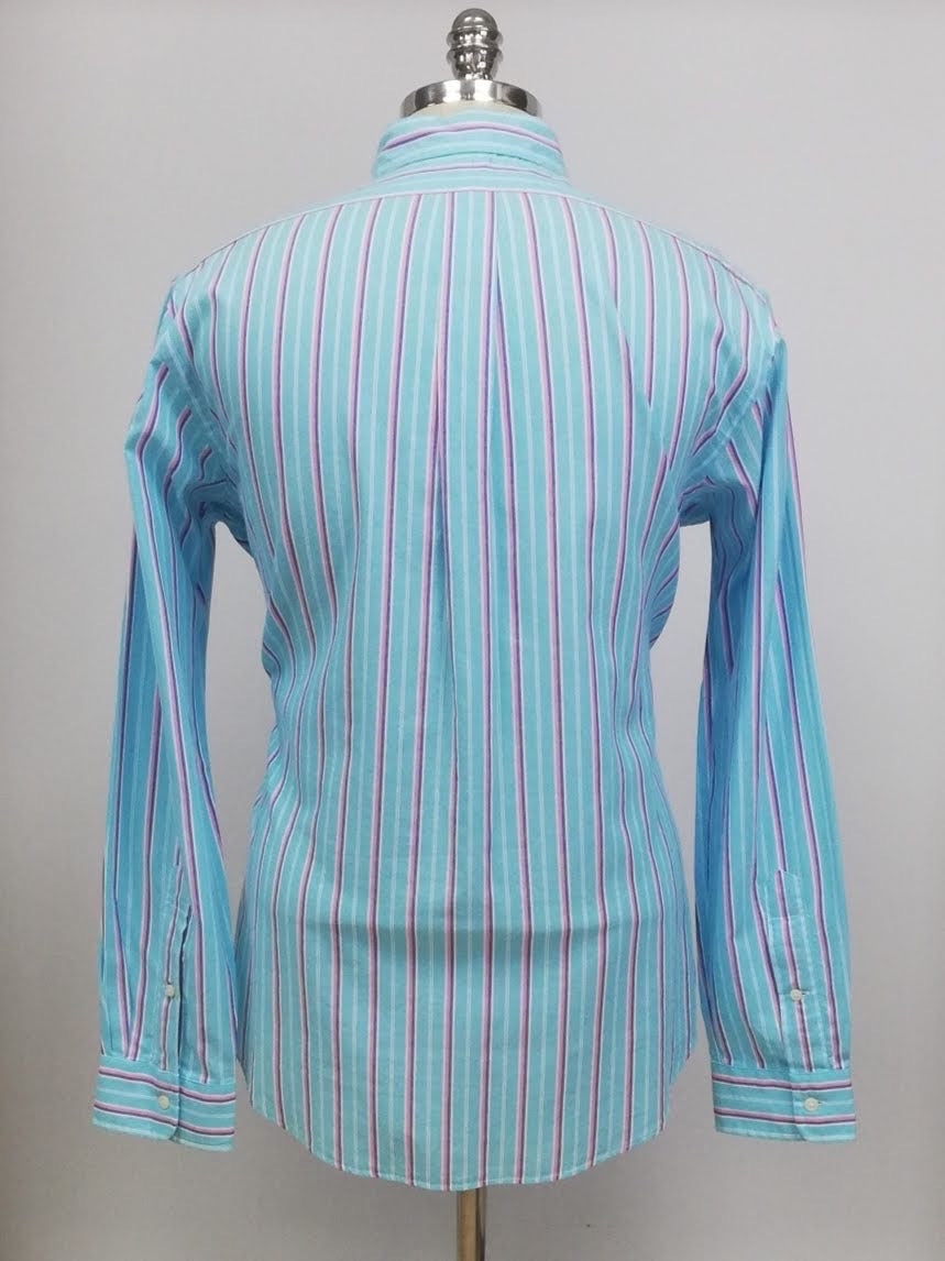 Camisa Polo Ralph Lauren 🏇🏼 color celeste con rayas en color rosado, azul y blanco Talla L Entalle Regular