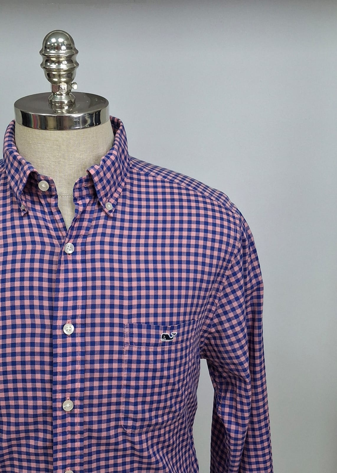 Camisa de botones Vineyard Vines 🐳 con patrón de cuadros en color rosado y azul Talla M Entalle Slim Fit