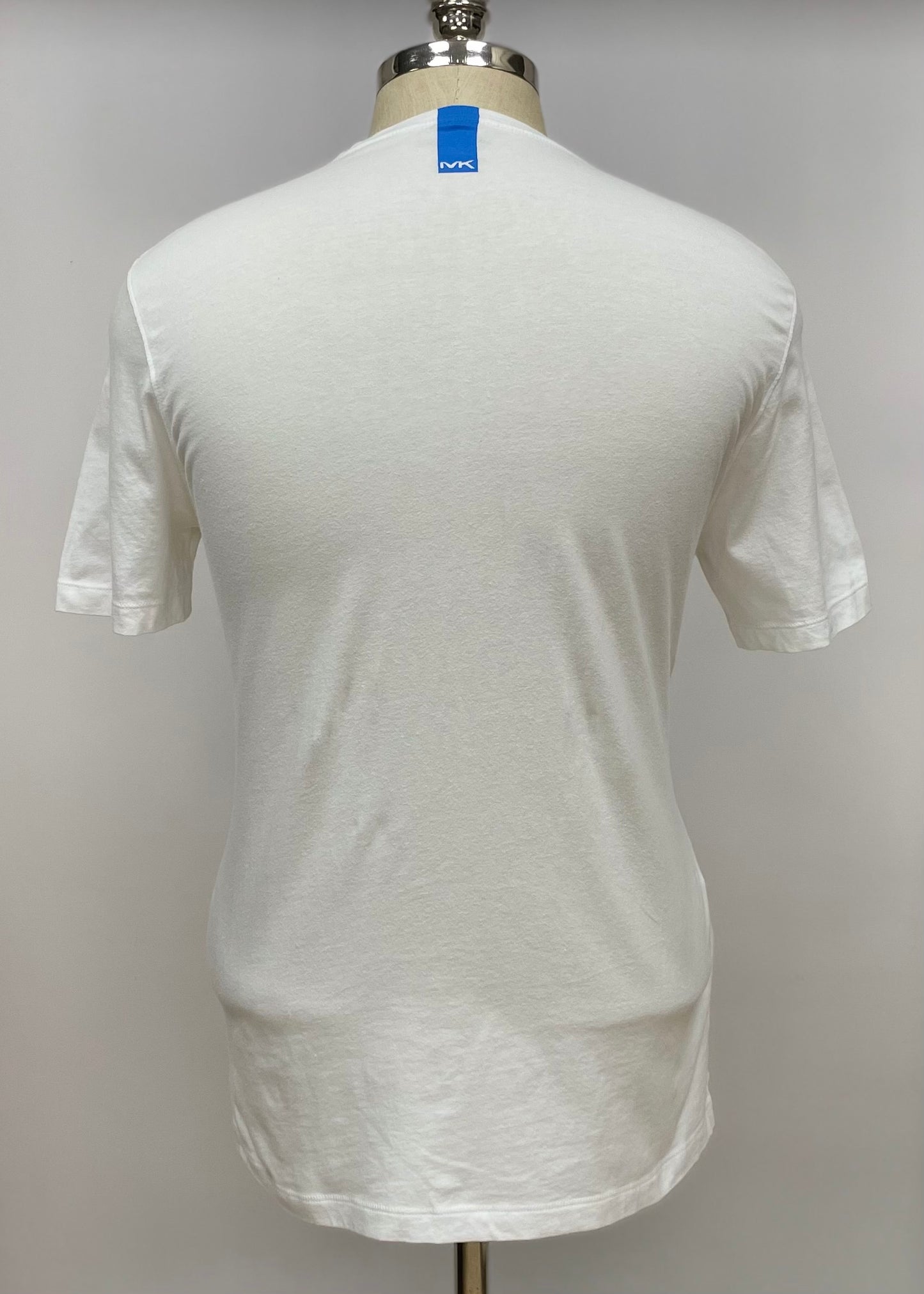 Camiseta cuello redondo Michael Kors color blanco con diseño de hojas en color azul Talla Medium