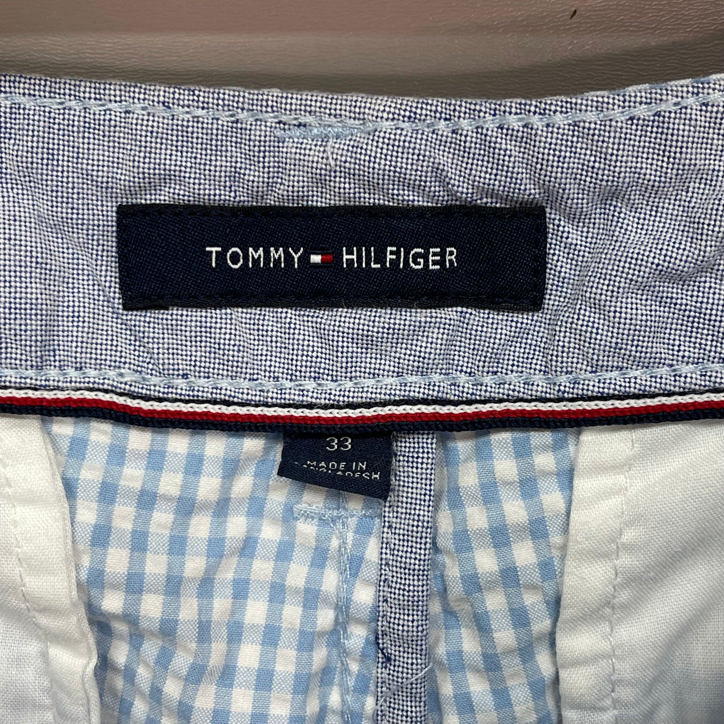 Short Casual Tommy Hilfiger 🇺🇸 color blanco con cuadros azules talla 33