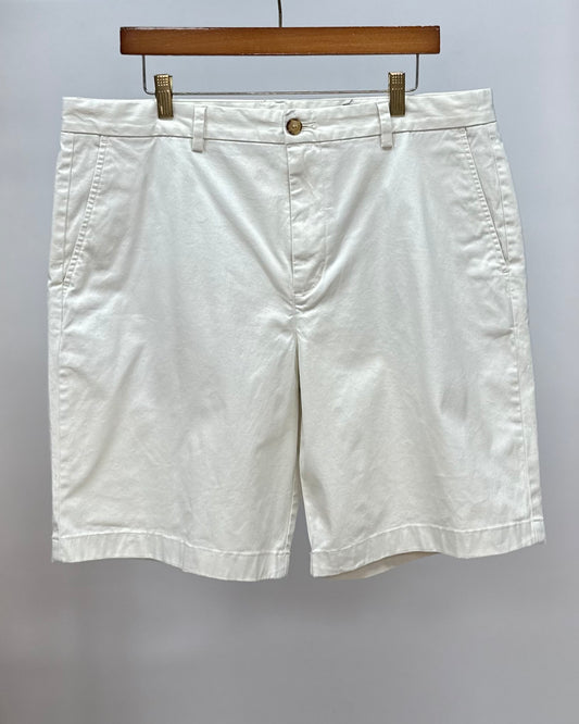 Short Casual Vineyard Vines 🐳 color crema talla 36