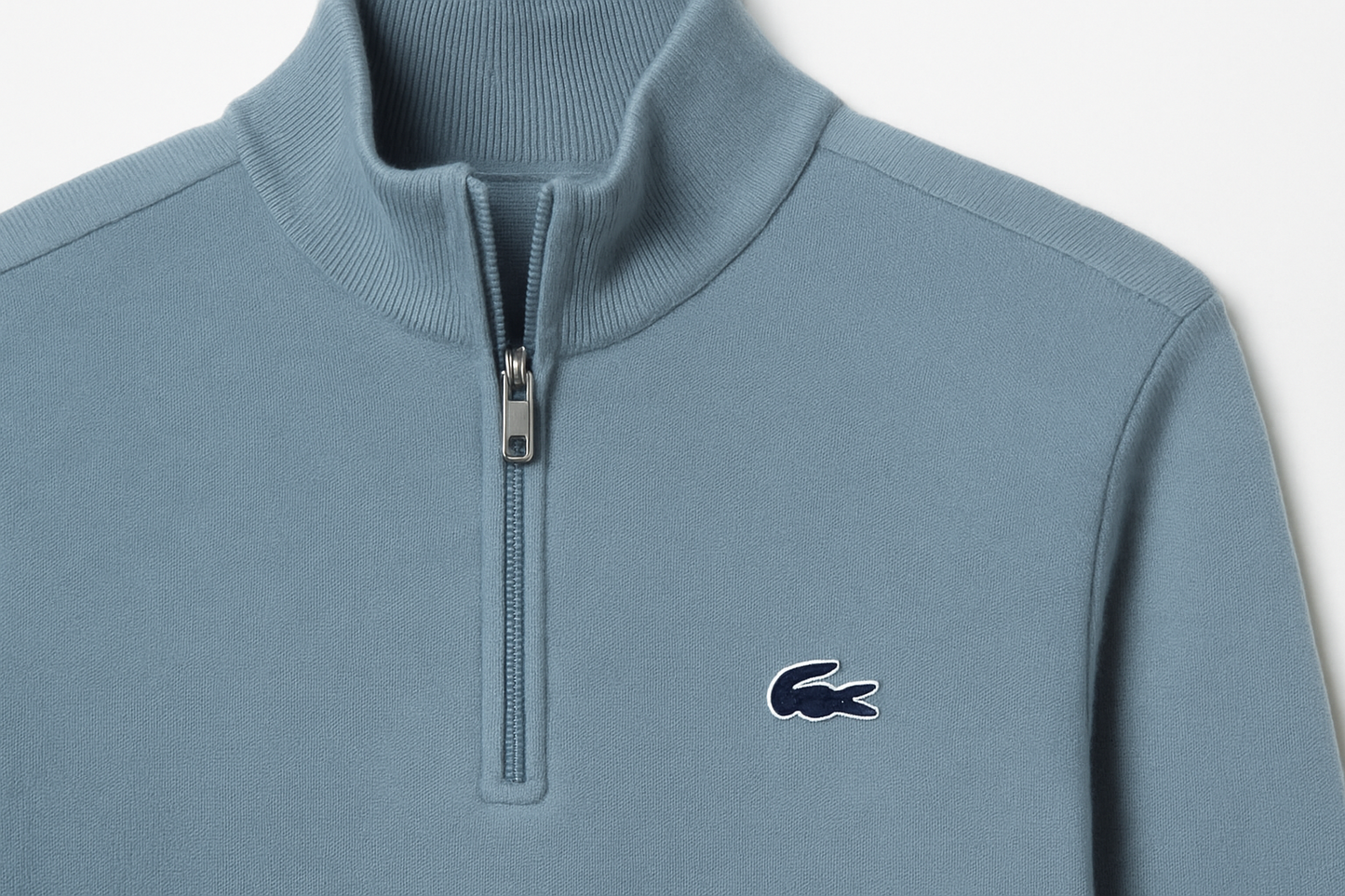 Sueter Jersey Lacoste 🐊 color gris claro con logo azul navy Tela algodón Pima Talla L