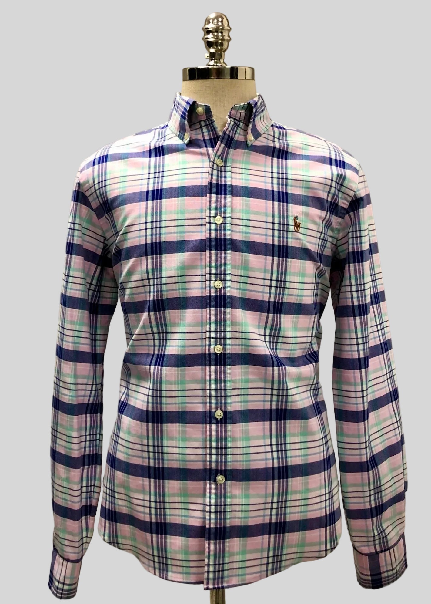 Camisa Polo Ralph Lauren 🏇🏼 de cuadros tartán en color azul, rosado y blanco Talla L Entalle Regular