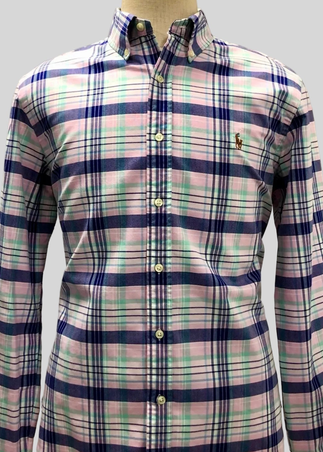 Camisa Polo Ralph Lauren 🏇🏼 de cuadros tartán en color azul, rosado y blanco Talla L Entalle Regular