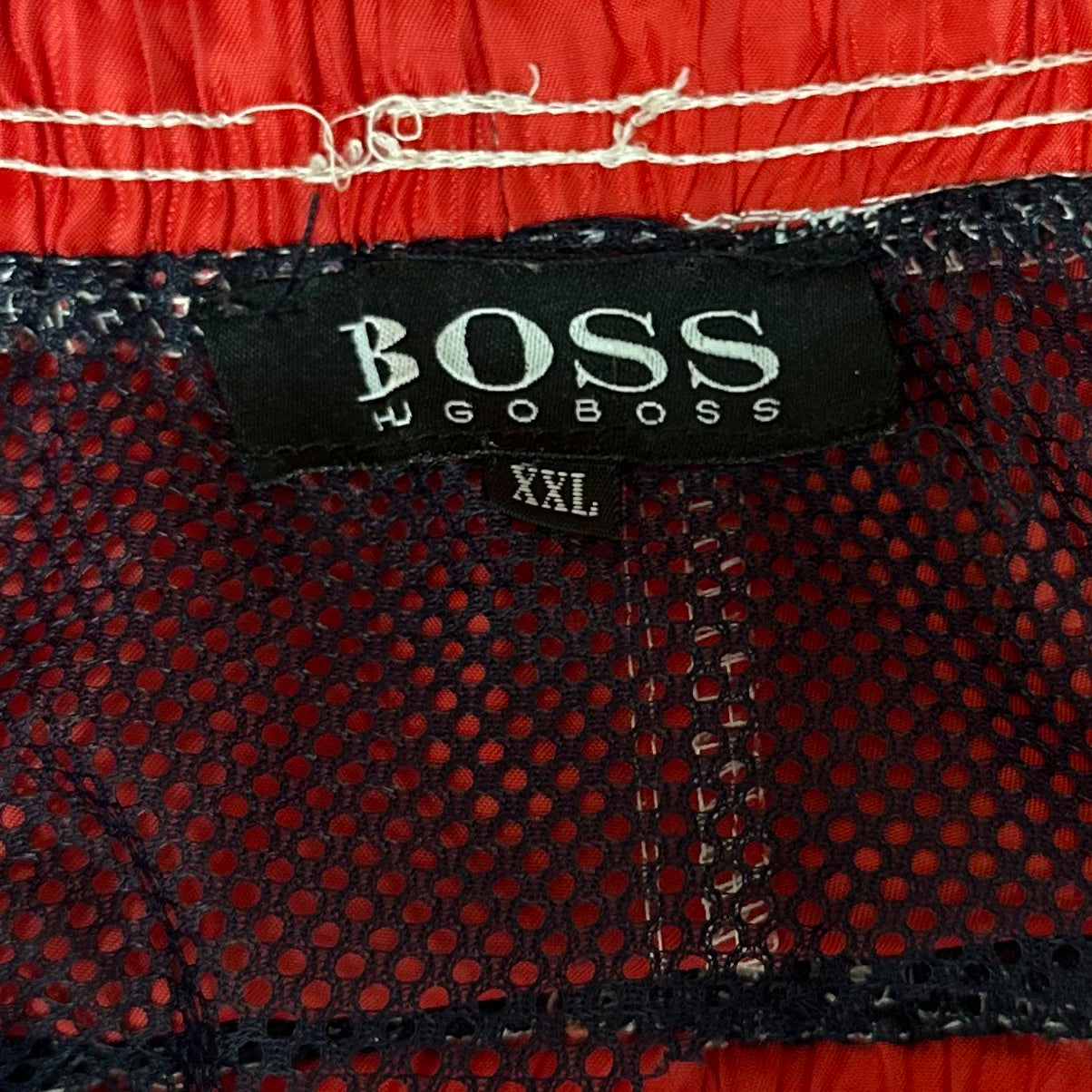 Short de baño Hugo Boss 🇩🇪 color rojo y logo en color blanco talla XL