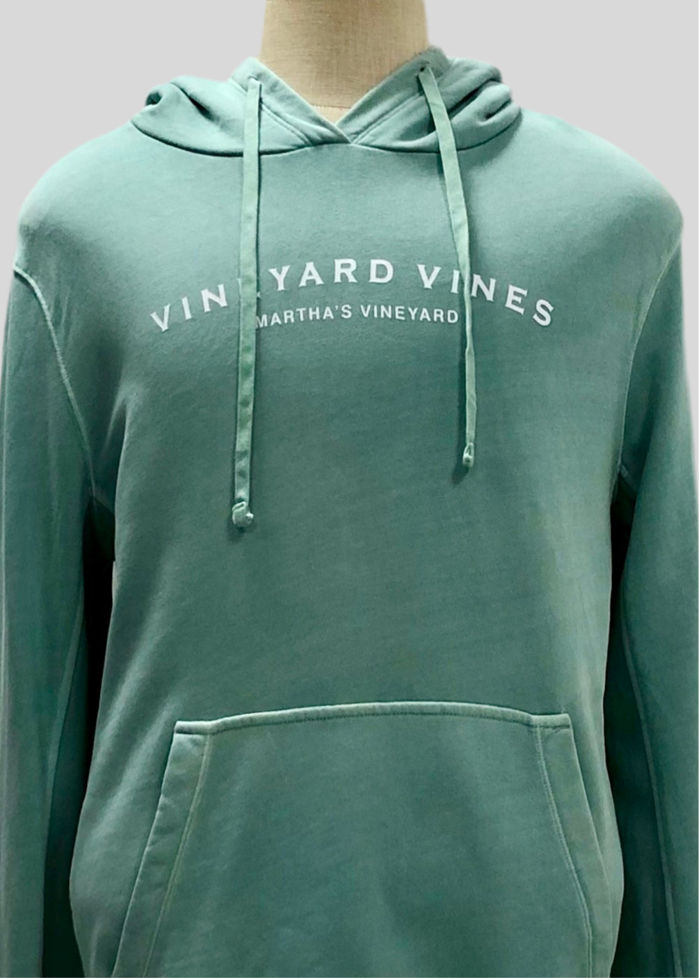 Sudadera Hoodie con capucha Vineyard Vines 🐳 color verde claro con logo en blanco Talla L
