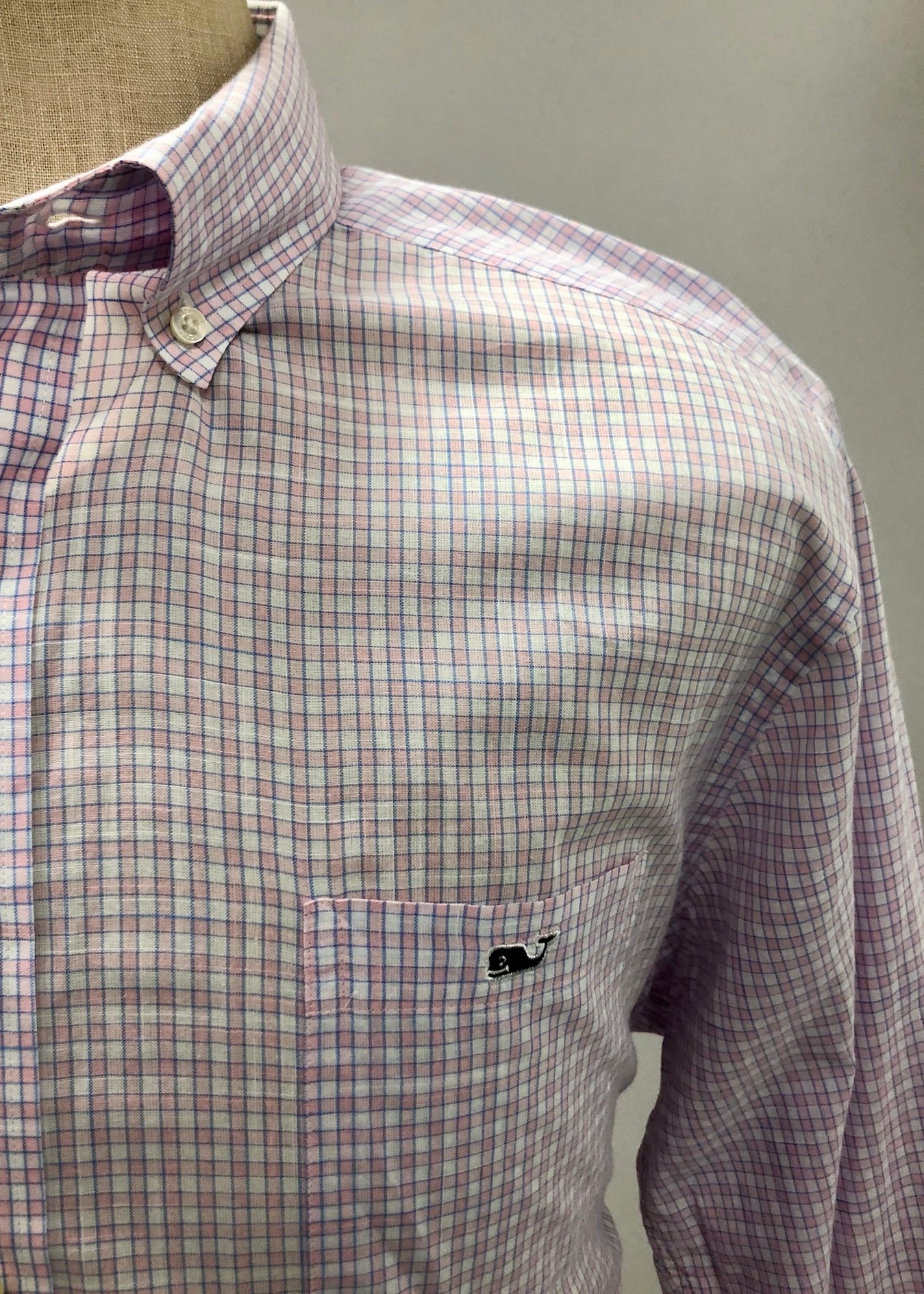 Camisa Vineyard Vines 🐳 color blanco de cuadros en color rosado y azul navy Talla XL Entalle Slim Fit