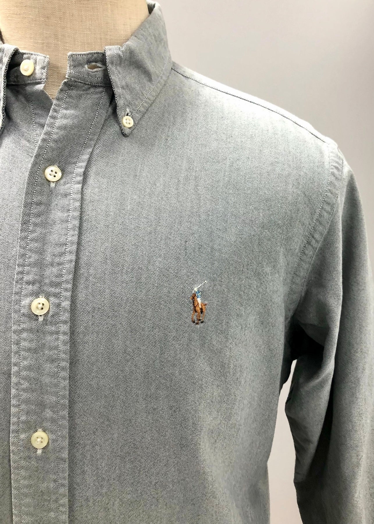 Camisa de botones Polo Ralph Lauren 🏇🏼 Oxford en color gris Talla M Entalle regular (ver descripción)