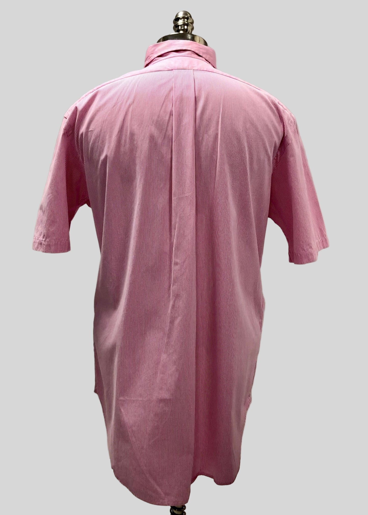 Camisa de botones Polo Ralph Lauren 🏇🏼 color blanco con patron de rayas finas en color rosado Talla L Entalle Clasico
