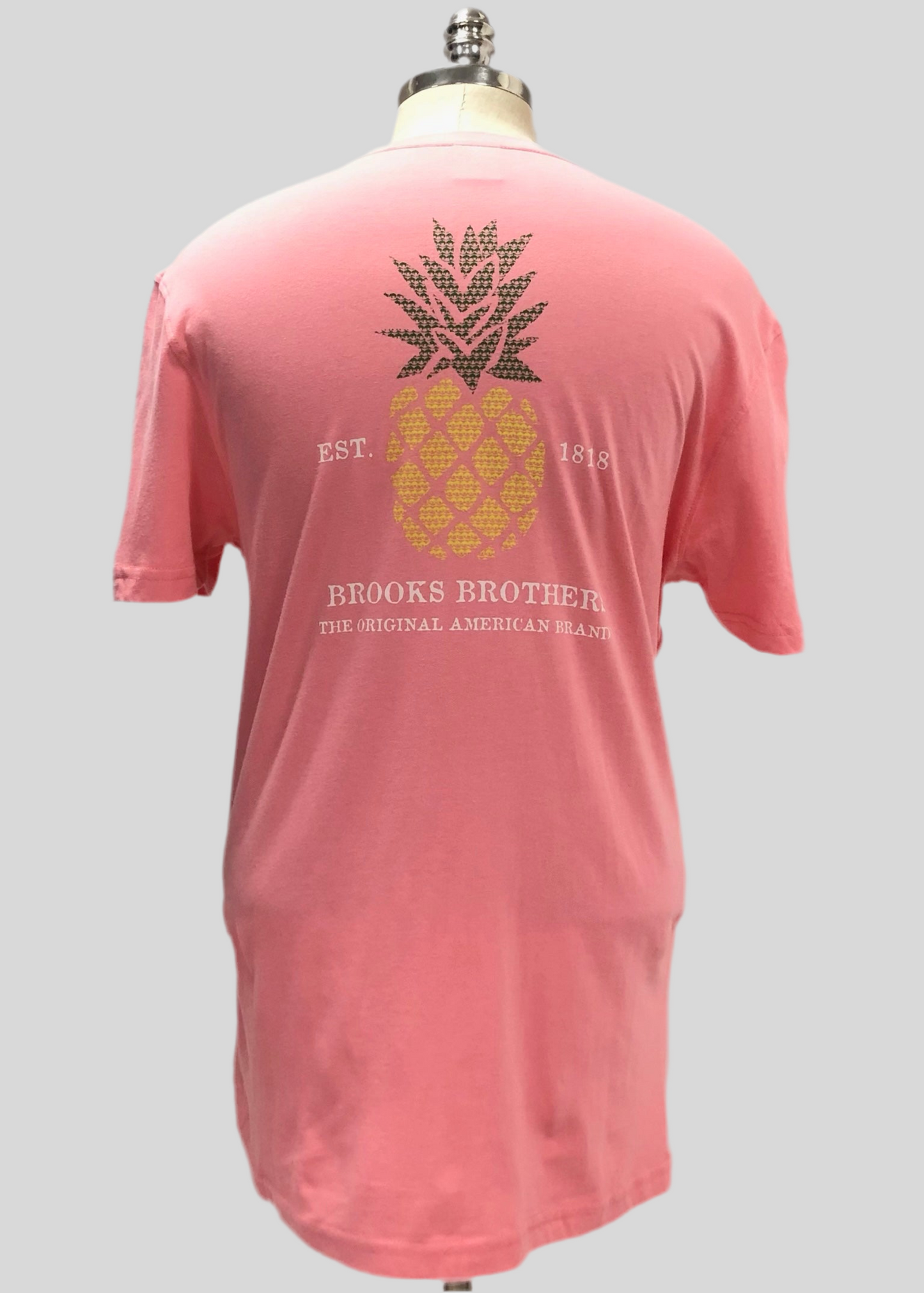 Camiseta cuello redondo Brooks Brothers 🐑 color rosado y logo de Piña Talla L