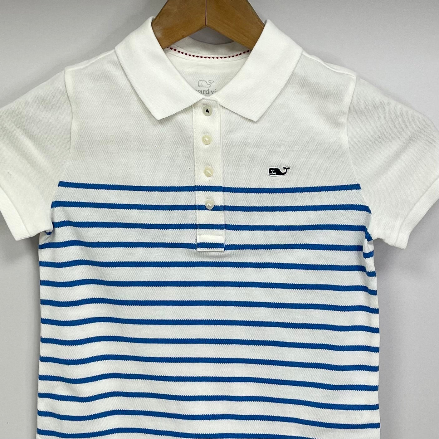 Camiseta Polo de niña Vineyard Vines 🐳 color blanco con rayas en azul Talla XS (5-6) Entalle Regular