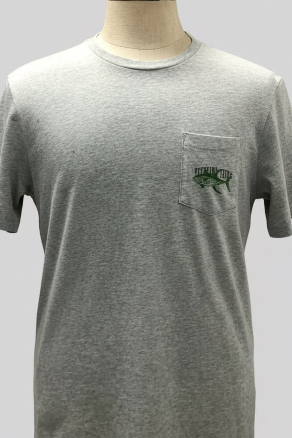 Camiseta cuello redondo Vineyard Vines 🐳 color gris claro con Diseño de Pescado Talla L