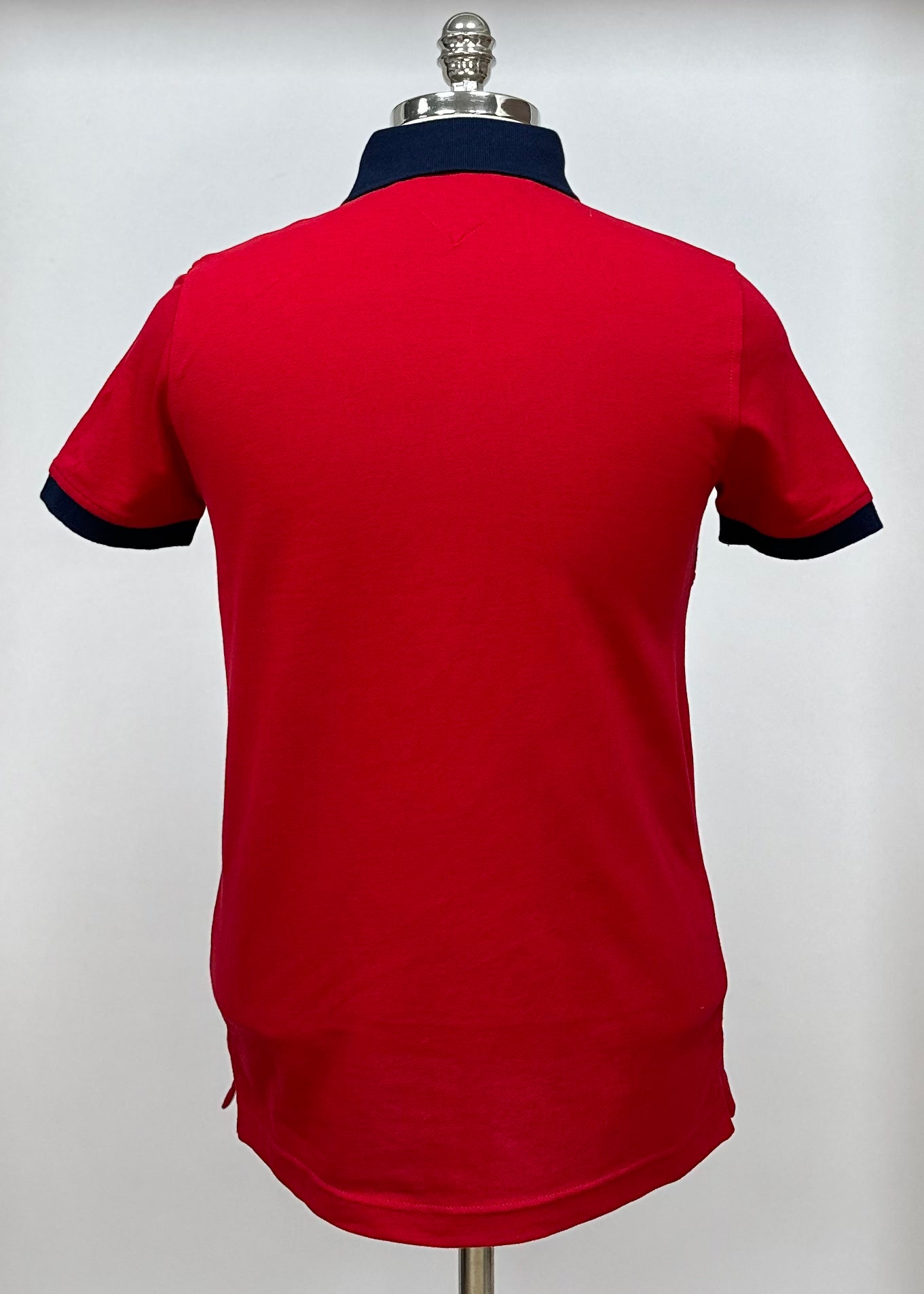 Camiseta Polo Tommy Hilfiger 🇺🇸 color rojo con diseño de logo Talla S Entalle Slim Fit