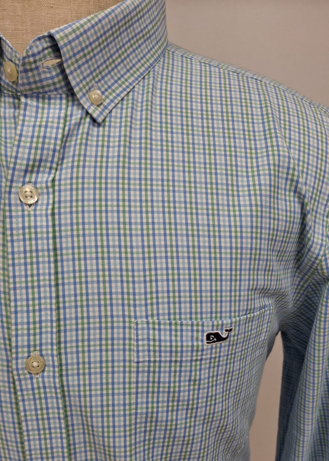 Camisa de botones Vineyard Vines 🐳 color blanco de cuadros en color verde, azul y celeste Talla L Entalle Regular