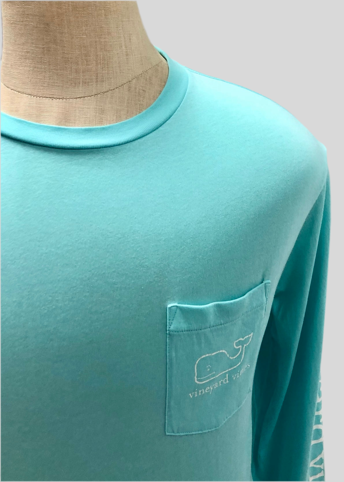 Camiseta de bolsillo Vineyard Vines 🐳 color turquesa claro con Diseño de ballena en blanco Talla M