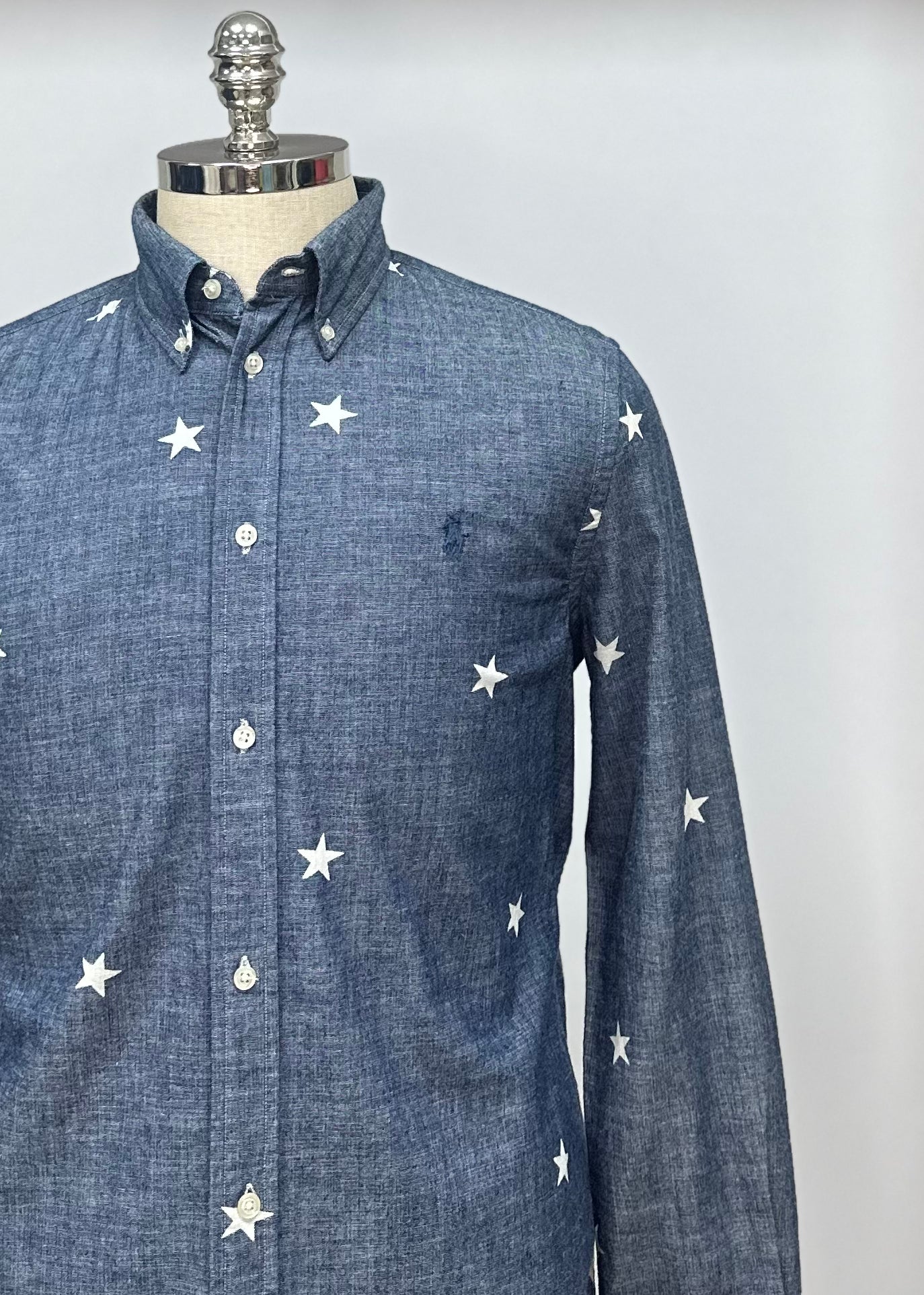 Camisa de jeans Polo Ralph Lauren 🏇🏼 color azul grisáceo y diseño de estrellas Talla L Entalle Slim Fit