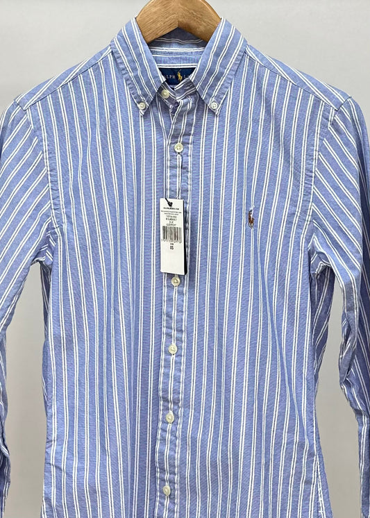 Camisa Polo Ralph Lauren 🏇🏼 Oxford color celeste con rayas en color blanco Talla XS Entalle Slim Fit