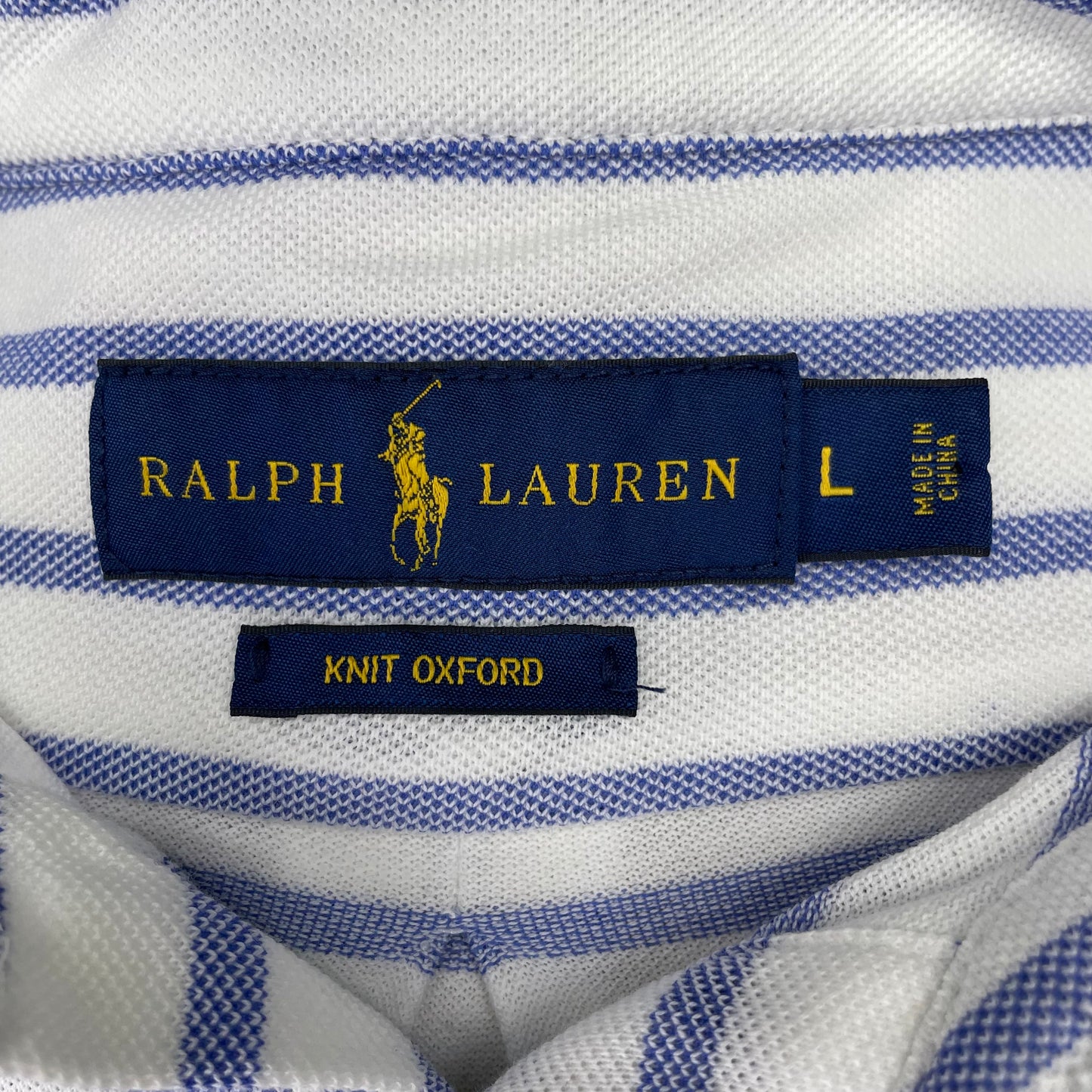 Camiseta Polo Ralph Lauren 🏇🏼 (Knit Oxford) color blanco con patrón del rayas en celeste Talla L Entalle Regular