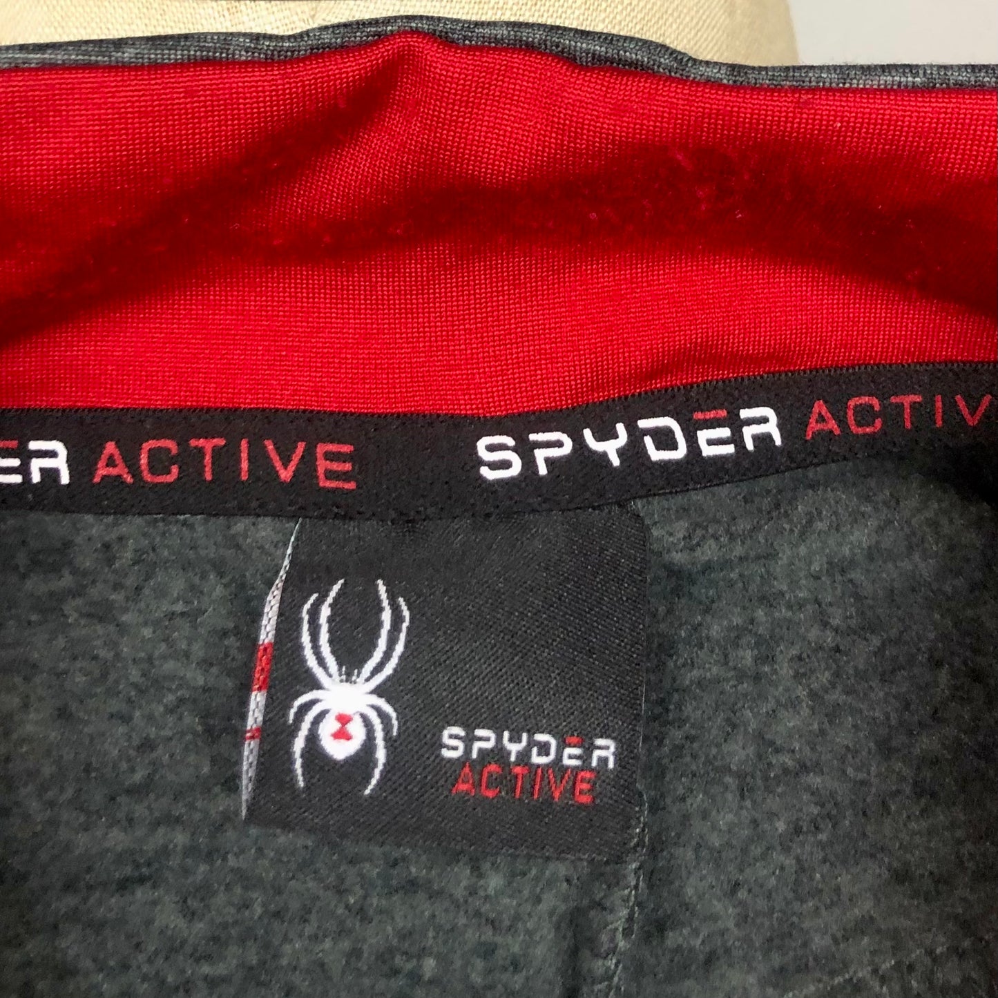 Sueter Jersey Spyder 🕷 color gris oscuro y negro con logo en color negro Talla S