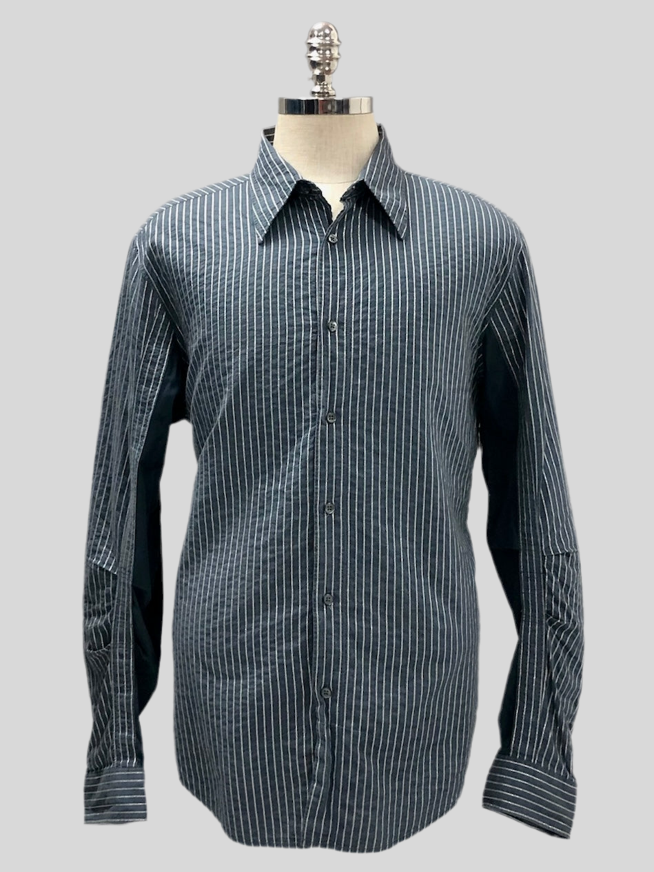 Camisa de botones Hugo Boss 🇩🇪 con patron de rayas en negro y blanco Talla L Entalle Regular