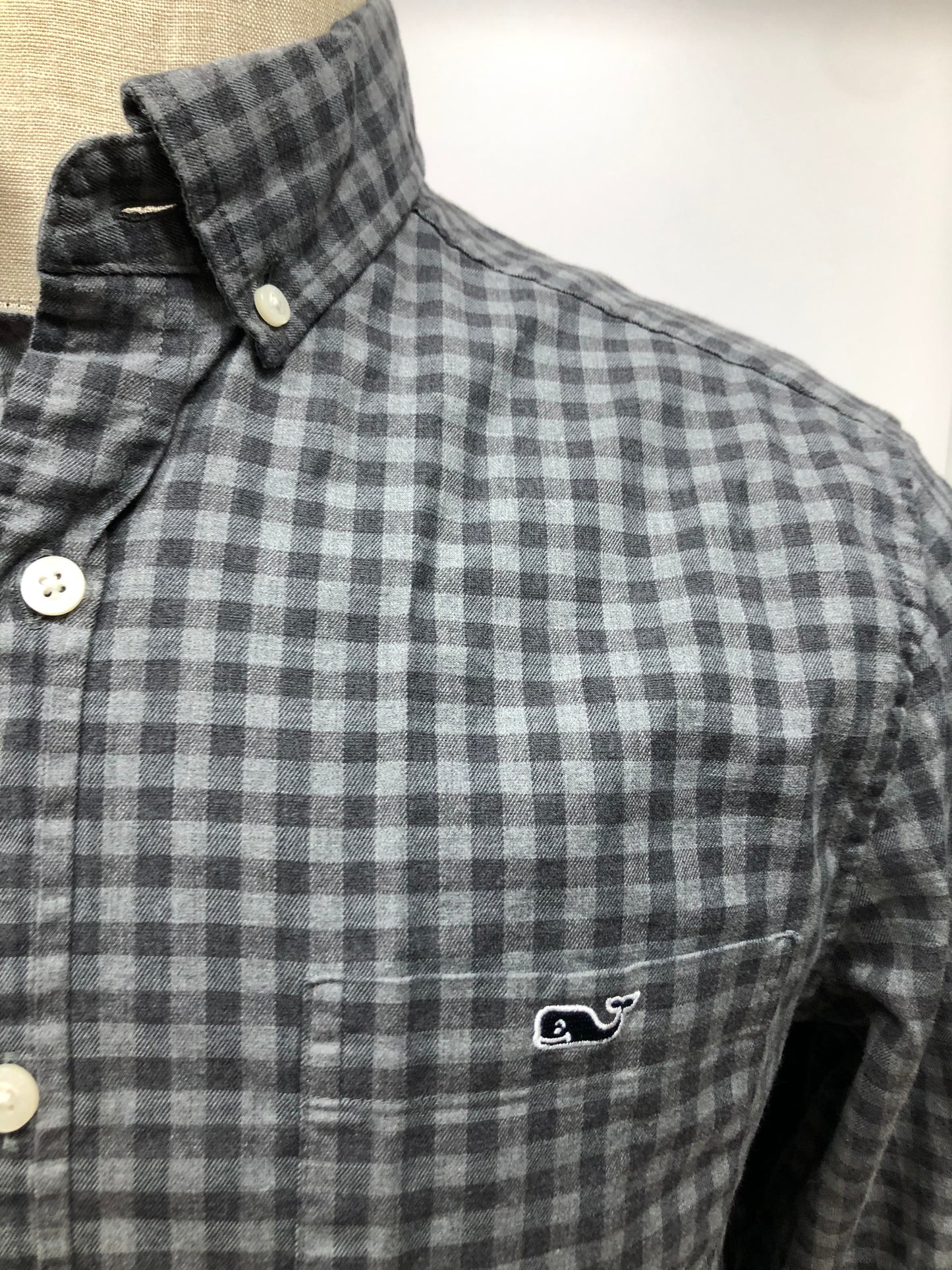 Camisa de cuadros Vineyard Vines 🐳 de cuadros gingham en color gris y negro Talla S Entalle Clásico