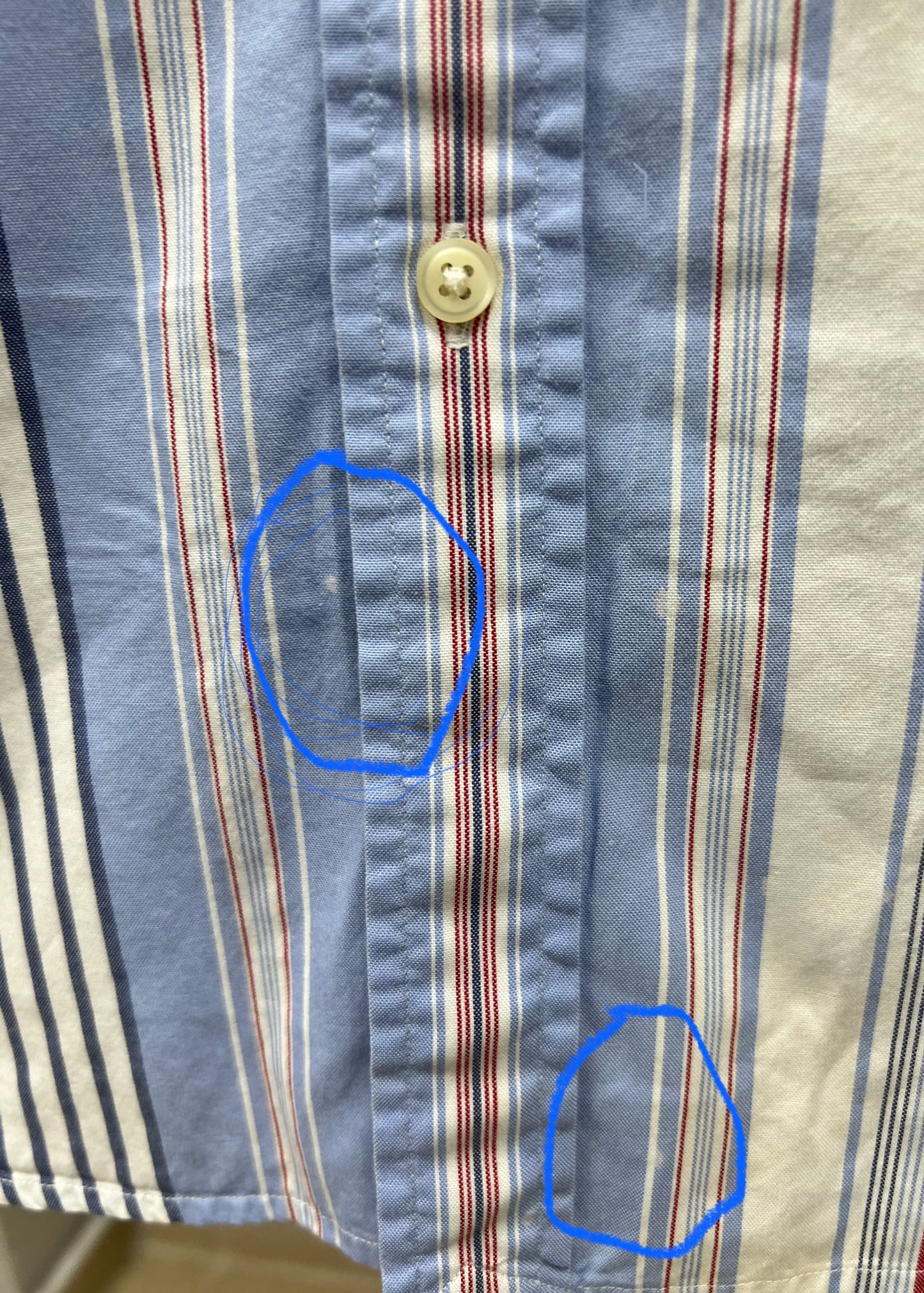 Camisa Polo Ralph Lauren 🏇🏼 color Blanco con patron de rayas en celeste, azul y rojo Talla M Entalle Clásico (ver descripción)