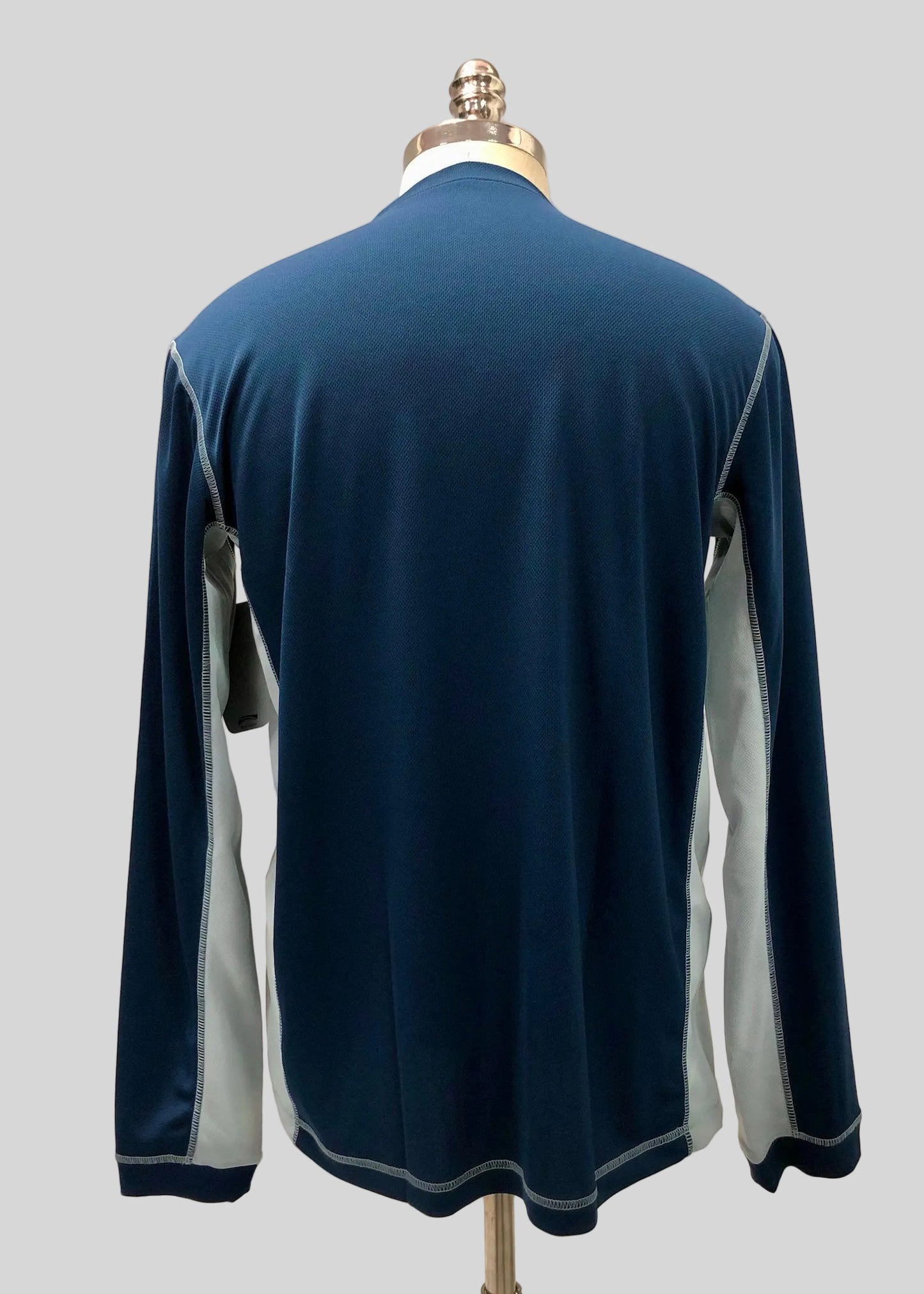 Camiseta de entrenamiento cuello redondo Alo 🧘 color azul navy y gris manga larga Talla M