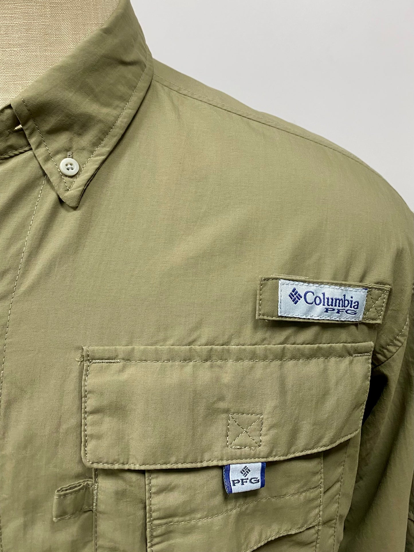 Camisa Columbia 🔹color verde oliva con Omni Shade Manga larga Talla S