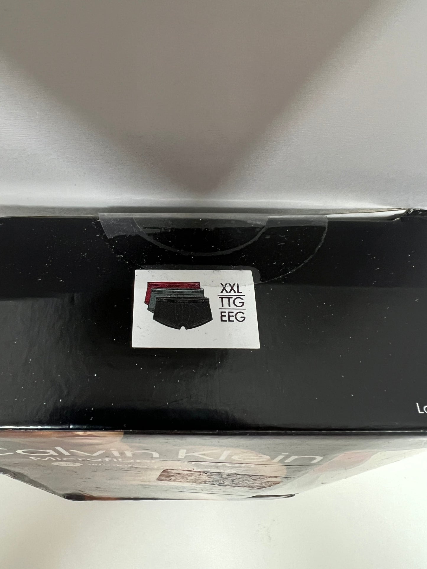 Paquete de 3 Calzoncillos tipo Boxer Calvin Klein de Microfibra Stretch en rojo, gris y negro - Tela ligera en Talla XXL