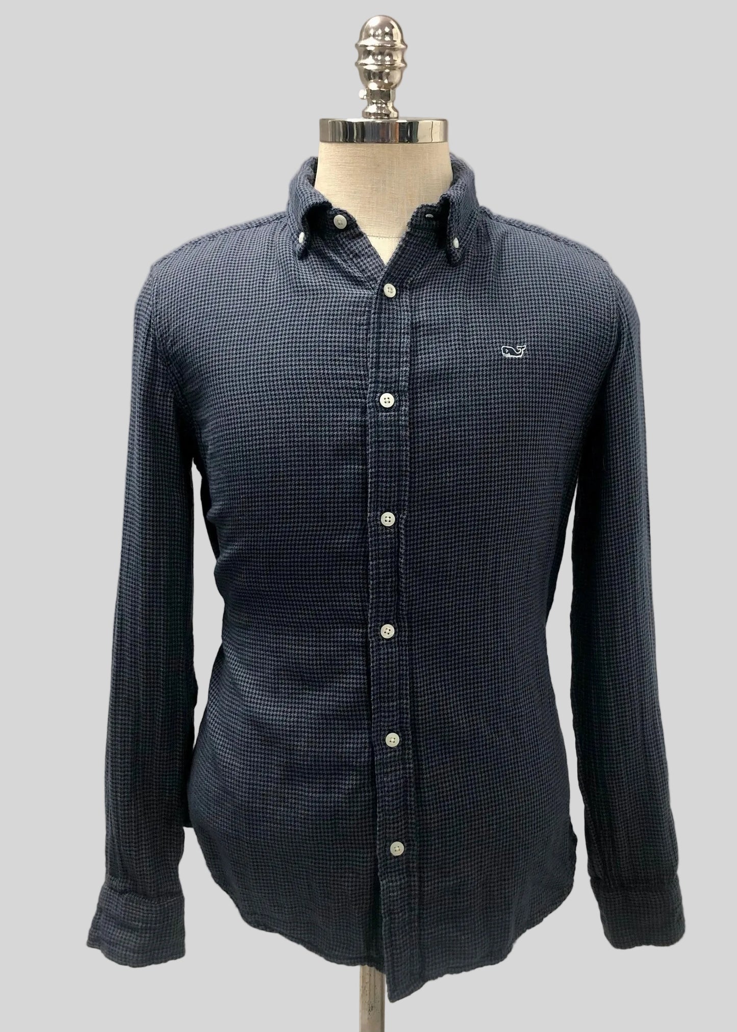 Camisa de botones Vineyard Vines 🐳 Tela de flanel de cuadros en color gris y azul navy Talla M Entalle Clásico