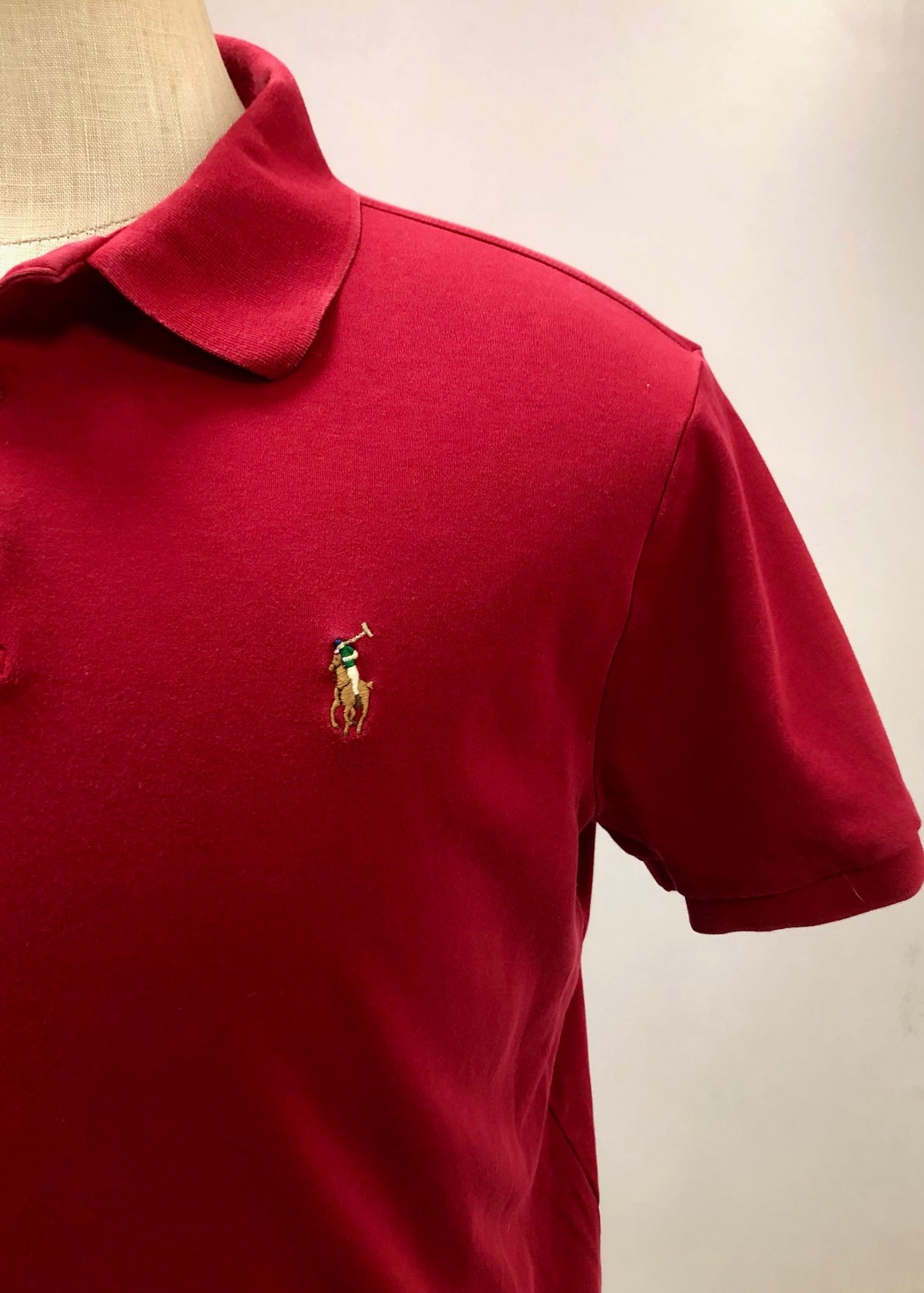 Camiseta Polo Ralph Lauren 🏇🏼 color rojo oscuro Talla L Entalle Custom Slim Fit
