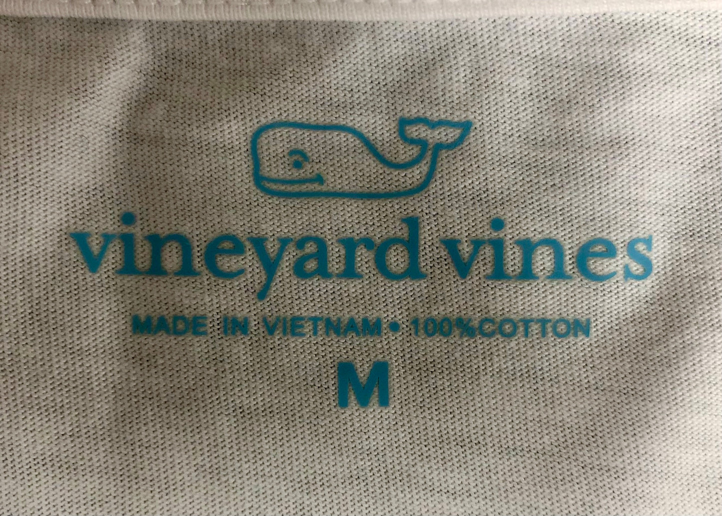Camiseta cuello redondo Vineyard Vines 🐳 color blanco con Diseño de Hockey Talla M
