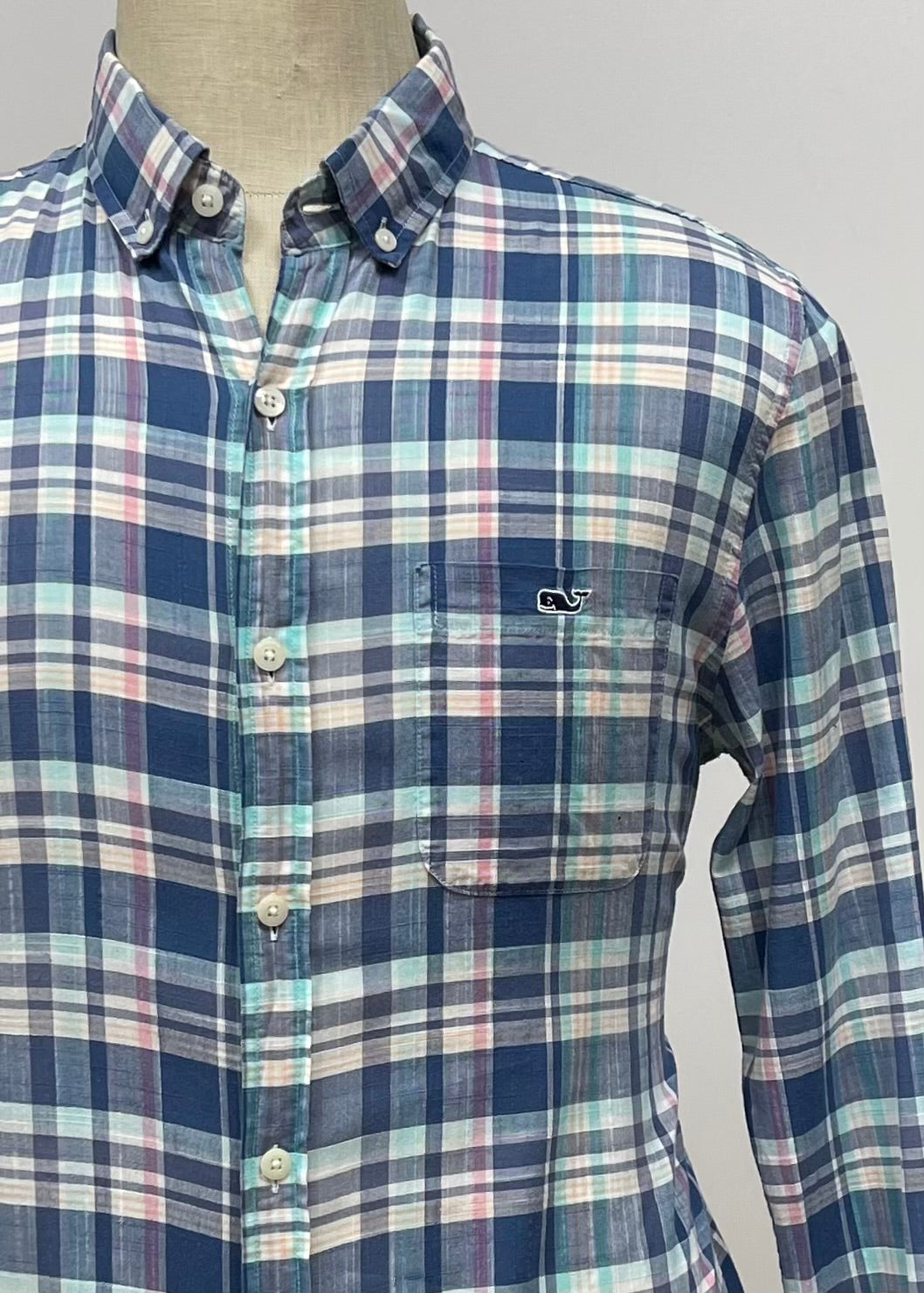 Camisa Vineyard Vines 🐳 de cuadros tartan en color azul, celeste, rosado y blanco Talla M Entalle Slim Fit