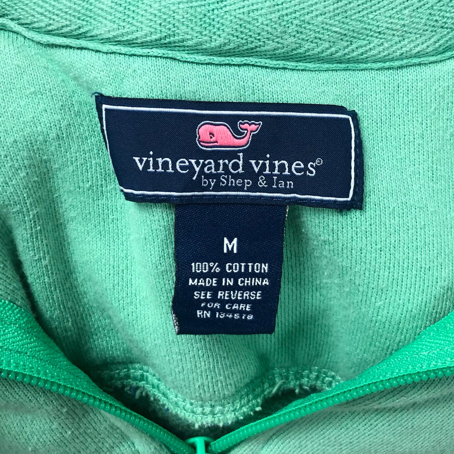 Sueter Pullover Vineyard Vines 🐳 color celeste con logo rosado Tela algodón Talla M (ver descripción)