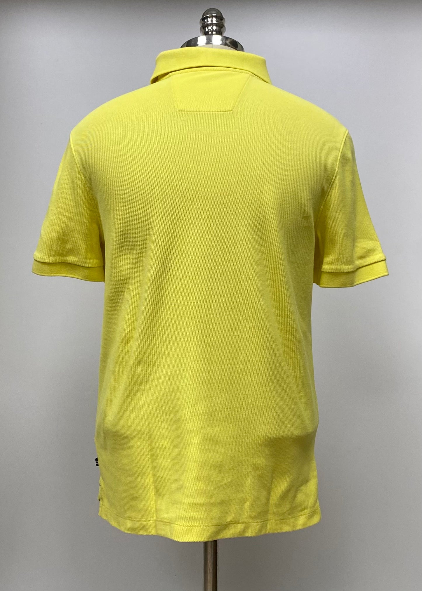 Camiseta Polo Nautica ⚓️ Performance color amarillo intenso Talla M Entalle Clásico