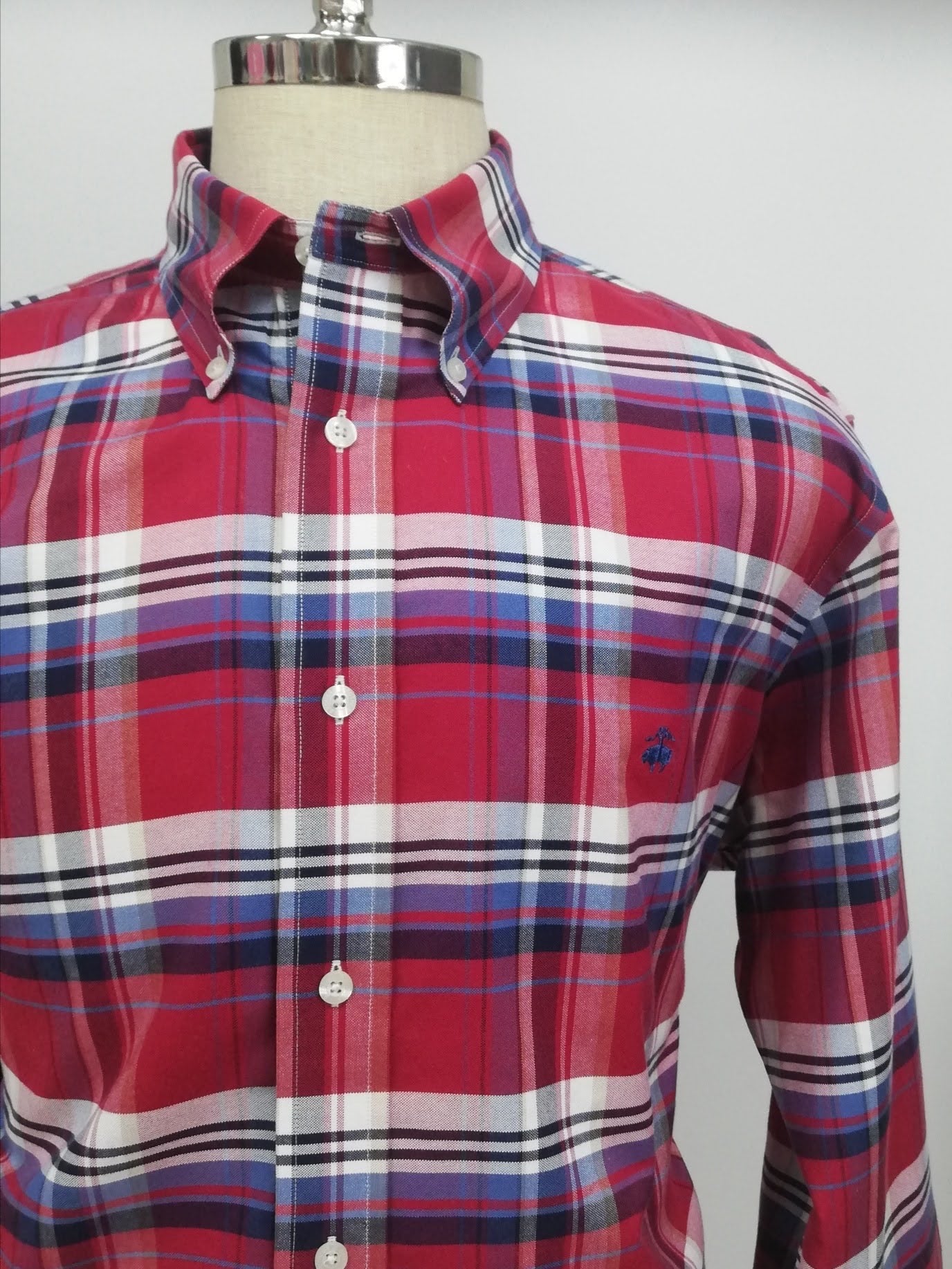 Camisa Brooks Brothers 🐑 color rojo con cuadros tartán en azul y blanco Talla XL Entalle Regular