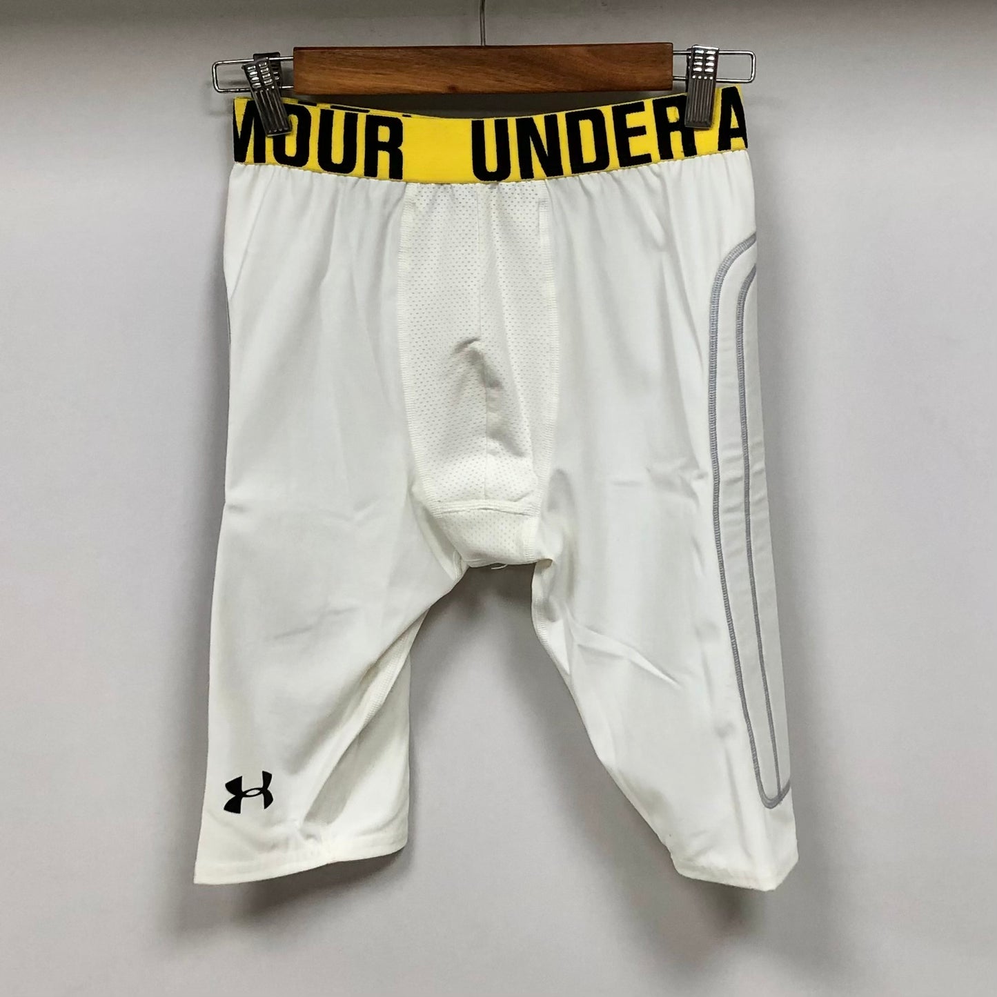 Short Deportivo de compresión Under Armour 🏋🏼‍♂️ Baselayer Tela performance Color blanco talla S