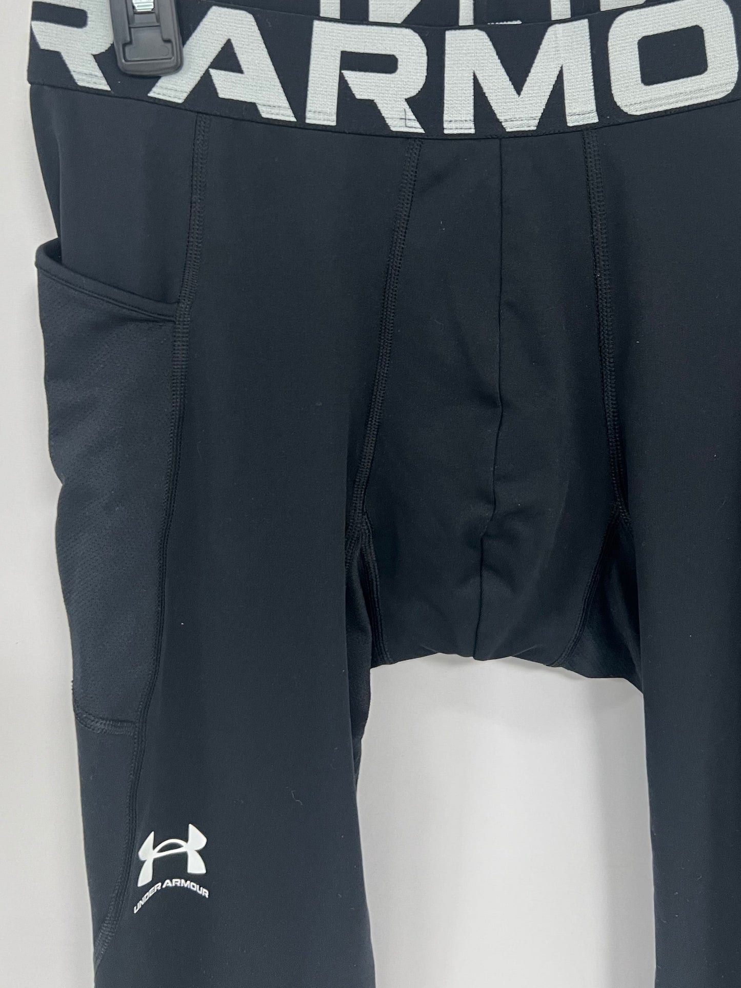 Malla de entrenamiento licra Under Armour 🏋🏽 Pro Dri-FIT 3/4 para hombre en Color negro y cintura blanco Talla L