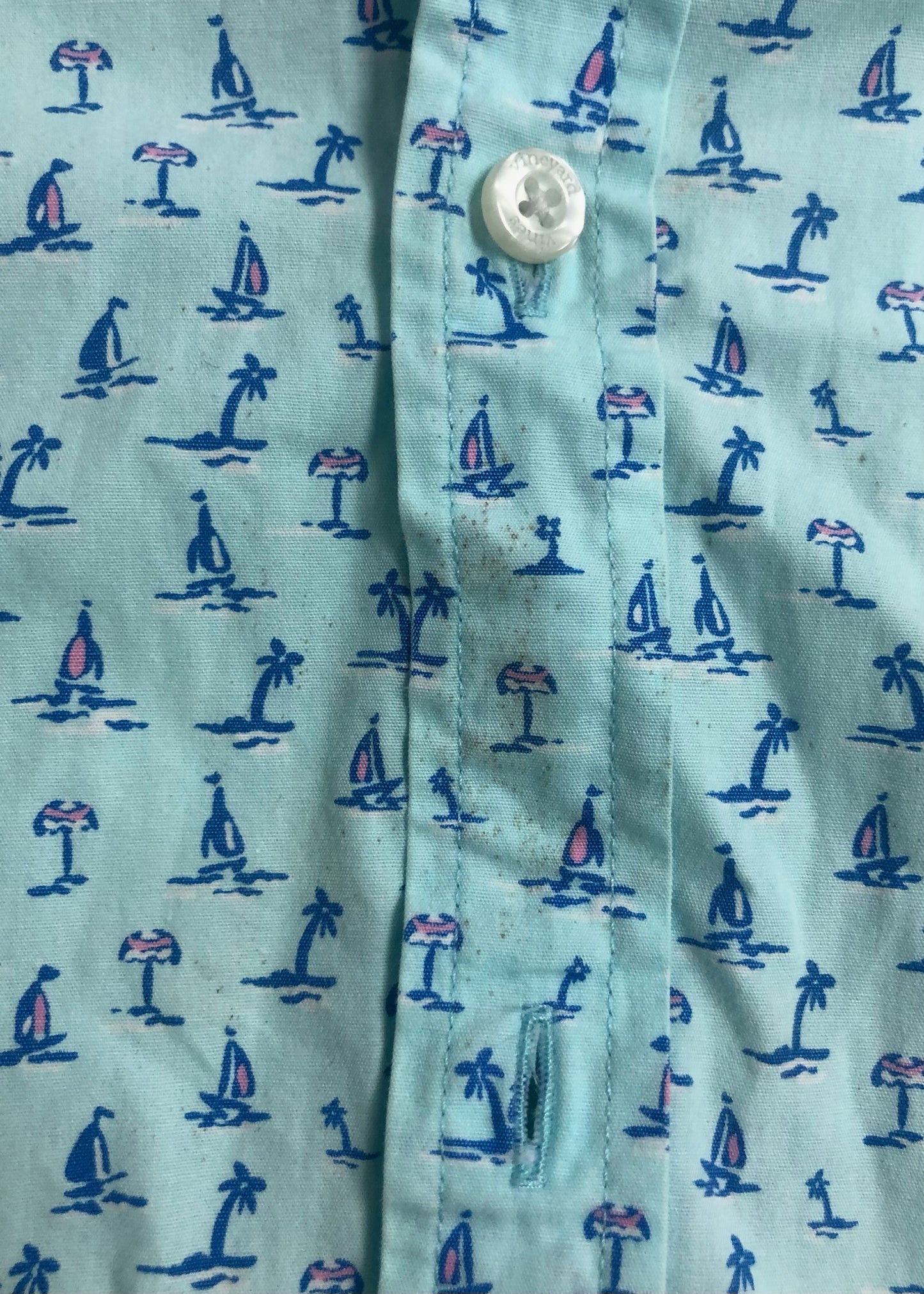 Camisa de botones Vineyard Vines 🐳 color celeste con diseño de islas Talla M Entalle Slim Fit (ver descripción)