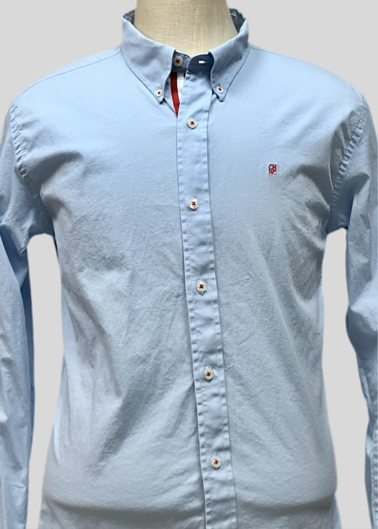 Camisa de botones Carolina Herrera color celeste Talla M Entalle Regular (ver descripción)