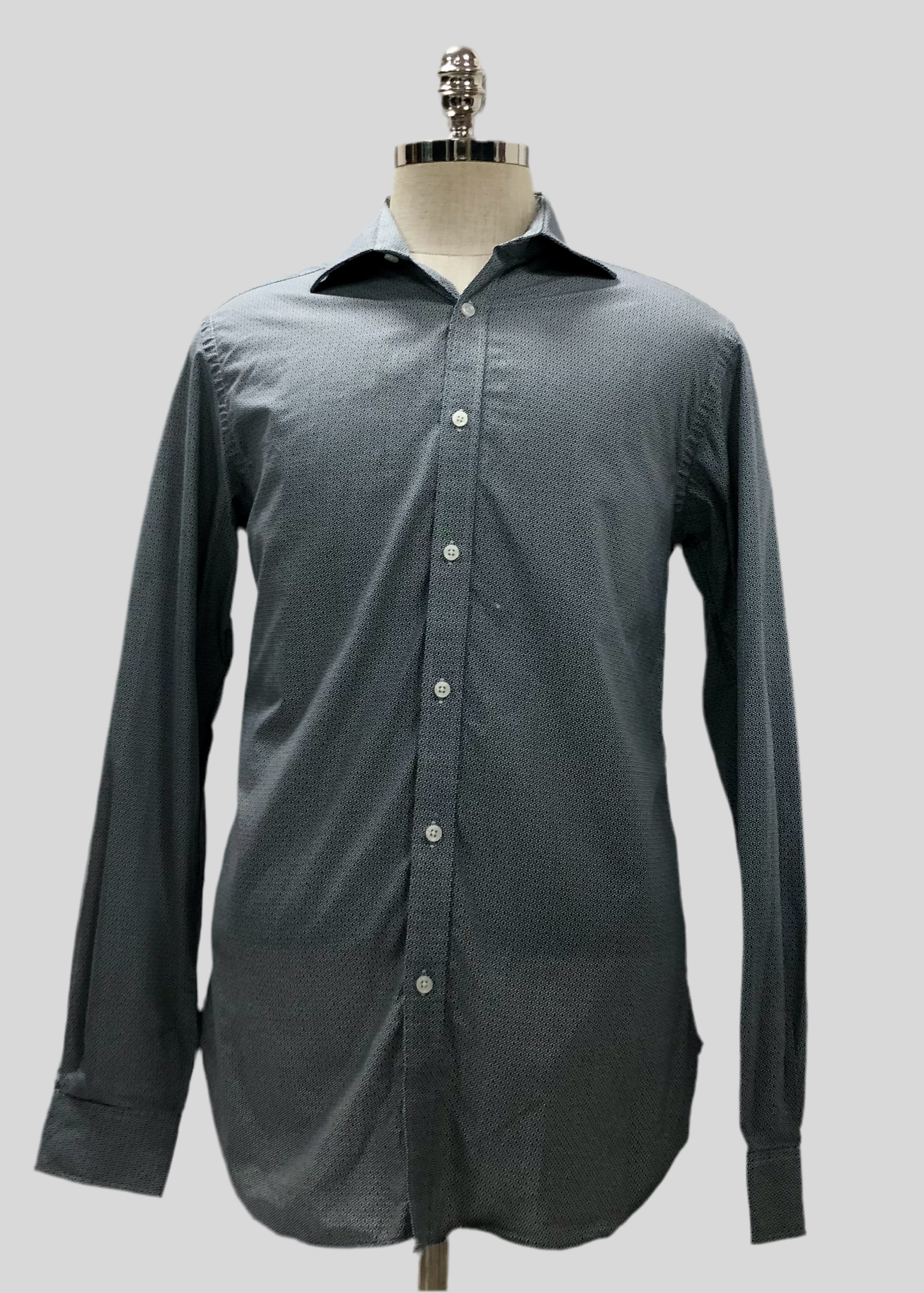 Camisa de botones Michael Kors 🇺🇸 color blanco con diseño en negro Talla M Entalle Slim Fit