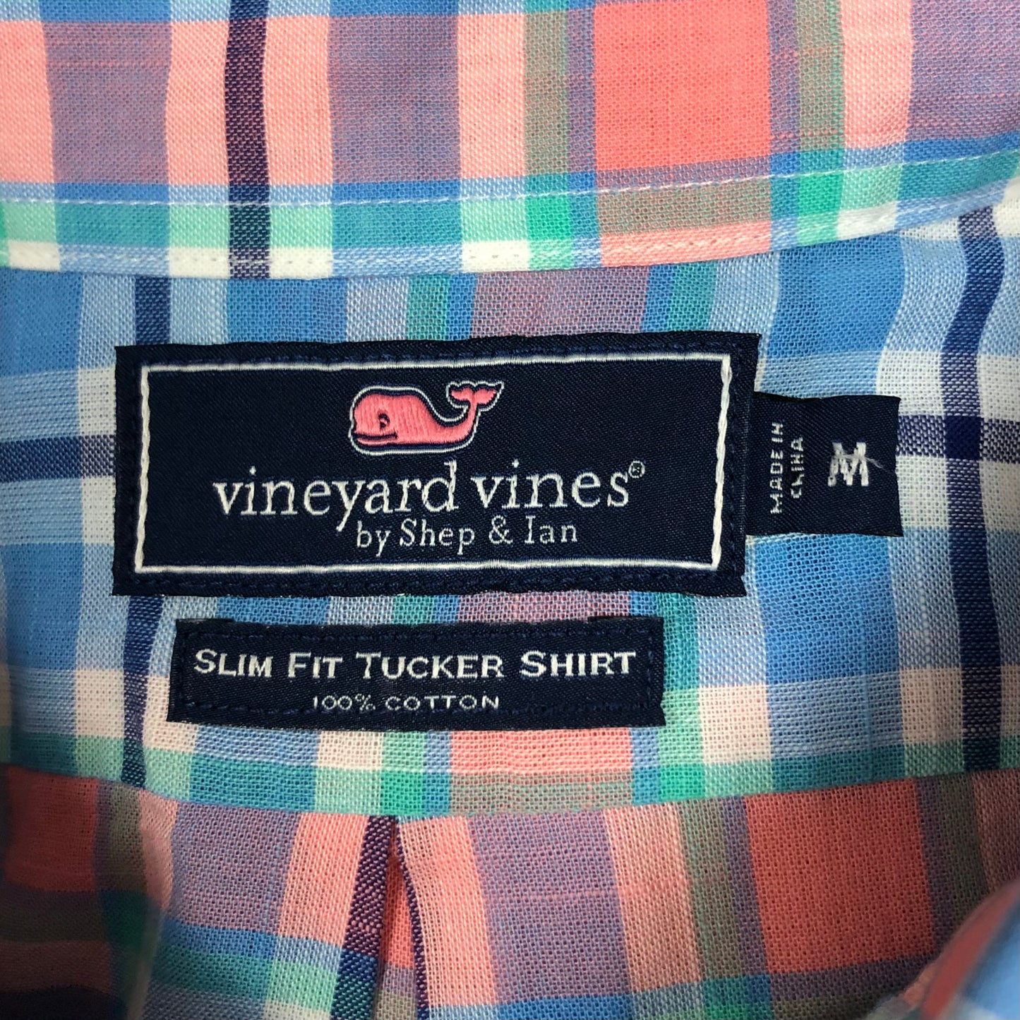 Camisa de botones Vineyard Vines 🐳 con patrón de cuadros en color rosado magenta, celeste y blanco Talla M Entalle Slim Fit