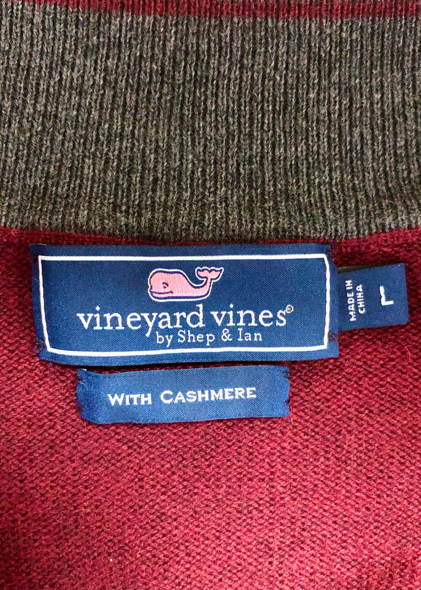 Sueter Jersey Vineyard Vines 🐳 color rojo oscuro con logo tradicional Tela algodón Cashmere Talla L