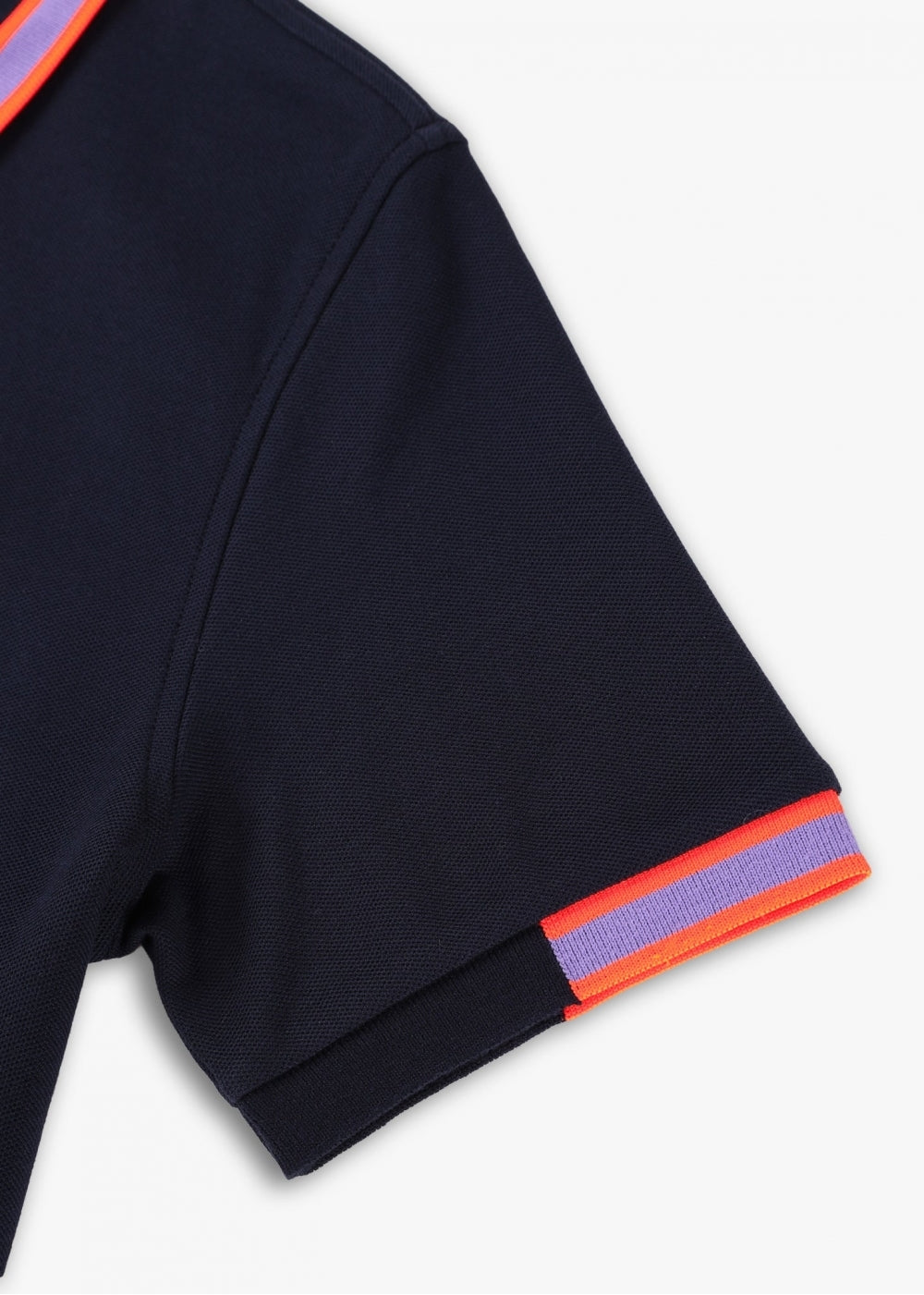 Camiseta Polo Psycho Bunny 🐰 Pique en color azul navy con diseño de cuello en rojo y lila Talla L Entalle Regular