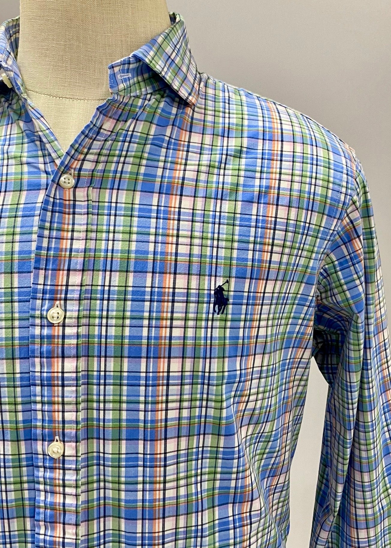 Camisa Polo Ralph Lauren 🏇🏼 con patrón de cuadros celeste, verde, naranja y blanco Talla L Entalle Clásico