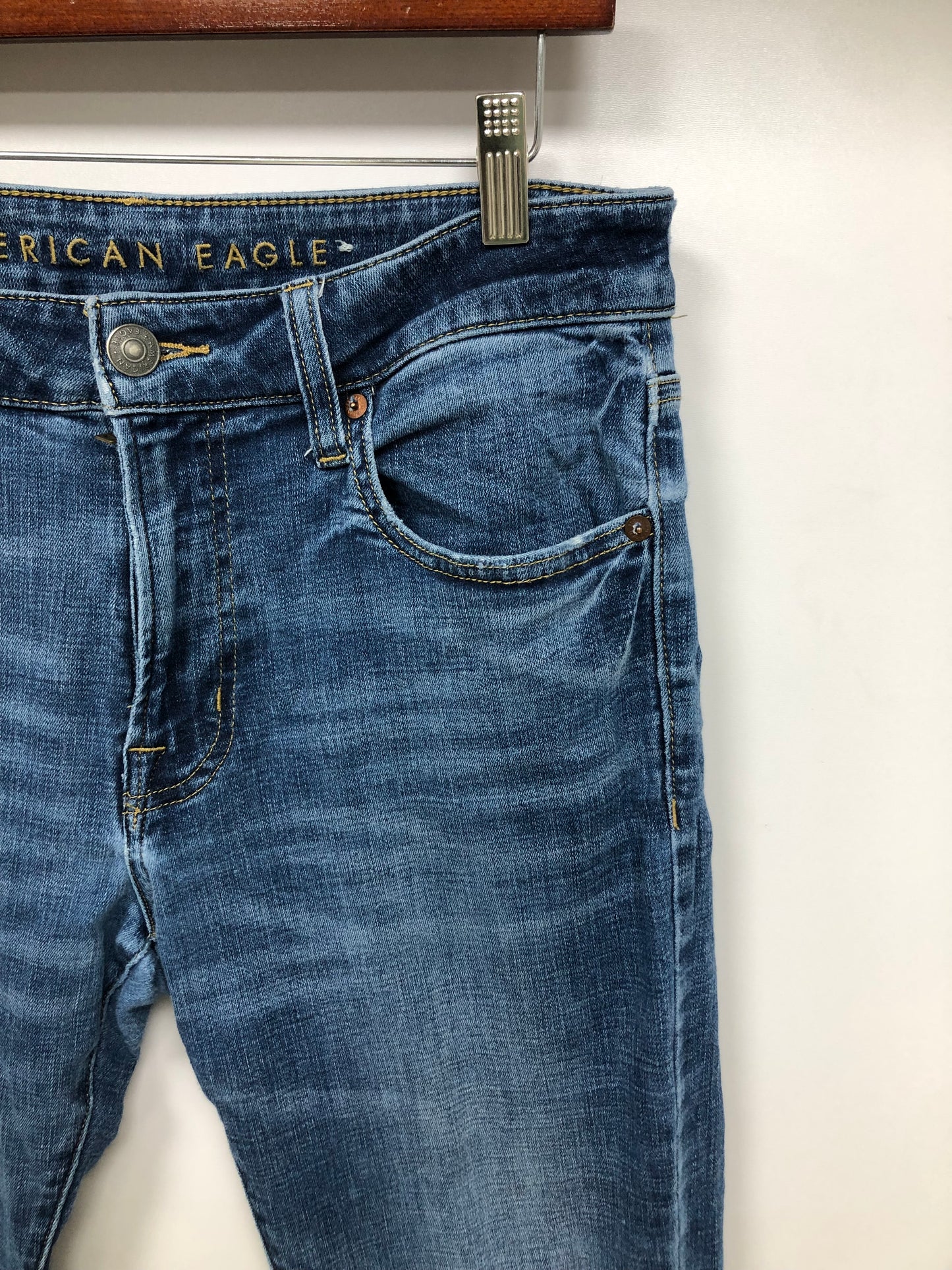 Pantalon jeans American Eagle 🦅  color azul oscuro Talla 33x32 Corte Slim Fit