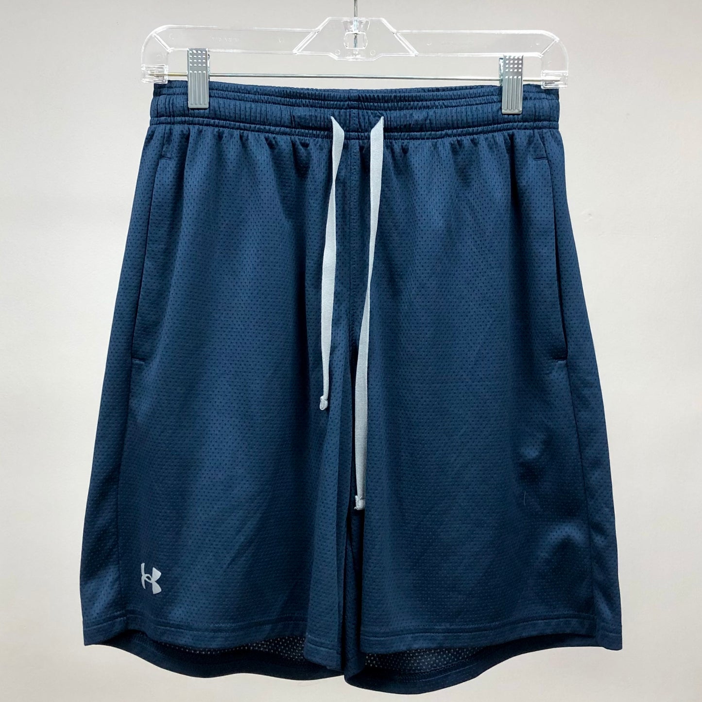 Short Deportivo Under Armour 🏋🏼‍♂️ Tela performance color azul navy talla M