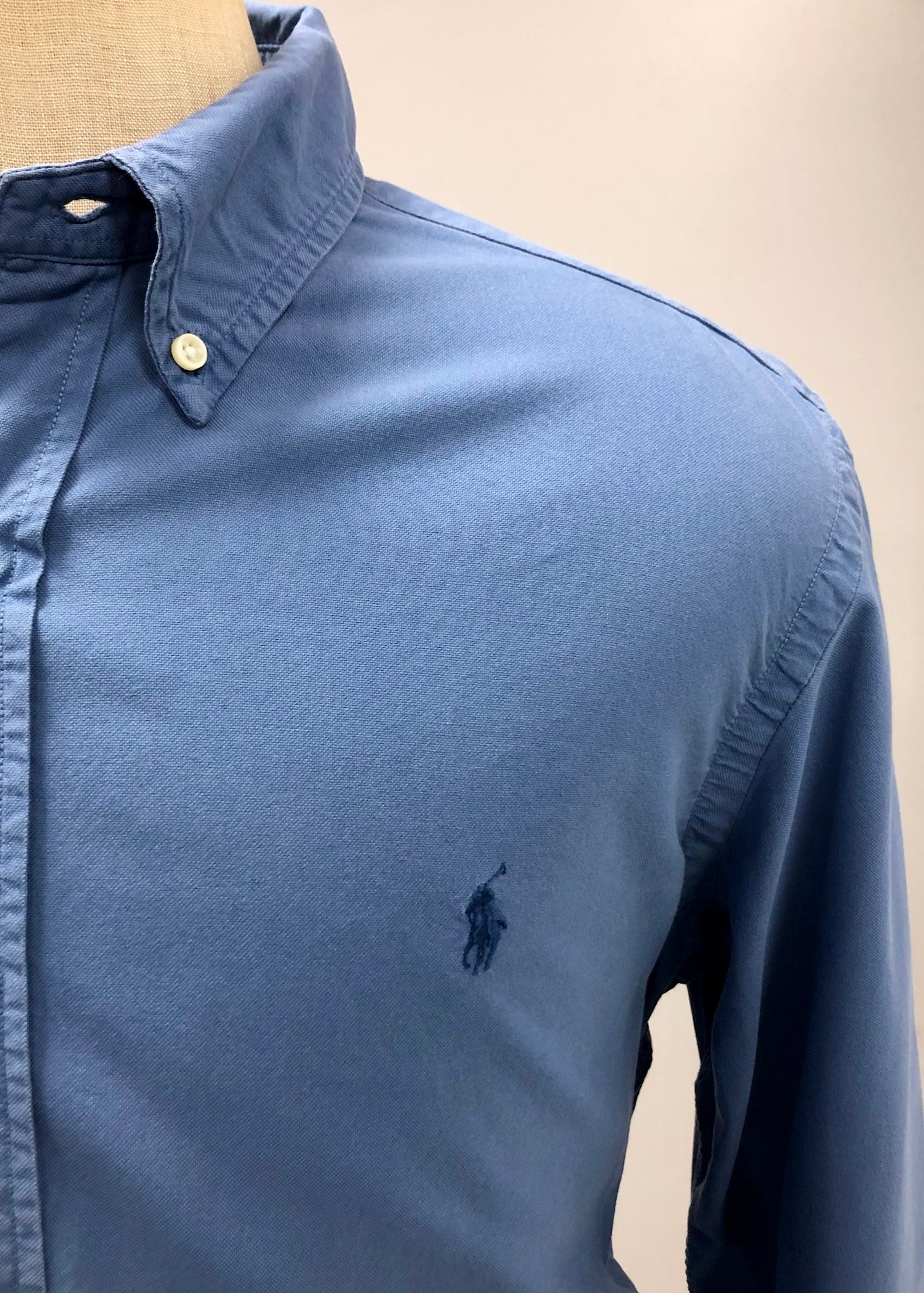Camisa de botones Polo Ralph Lauren 🏇🏼 Oxford en color azul grisaceo Talla L Entalle Clásico
