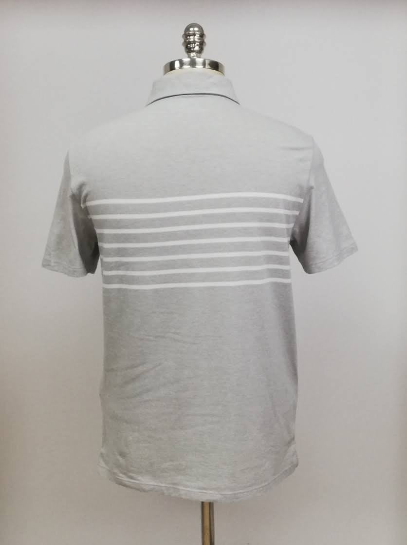 Camiseta Polo Vineyard Vines 🐳 color gris claro con rayas en color blanco Talla S Entalle Regular