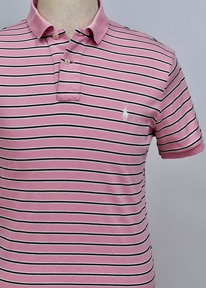 Camiseta Polo Ralph Lauren 🏇🏼 color rosado con patrón de rayas color negro y blanco Talla M Entalle Regular